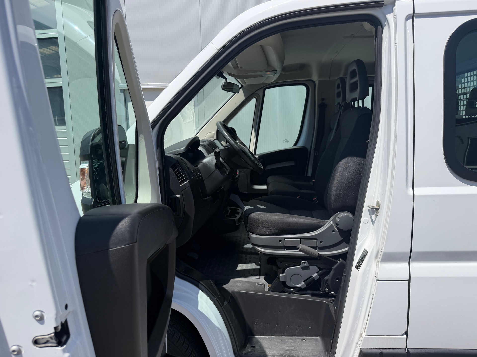 FIAT Ducato 35 2.3 MJ*TOP ZUSTAND*NUR 44000 KM*7-PLÄTZE*KLIMA*AHK*-image-11