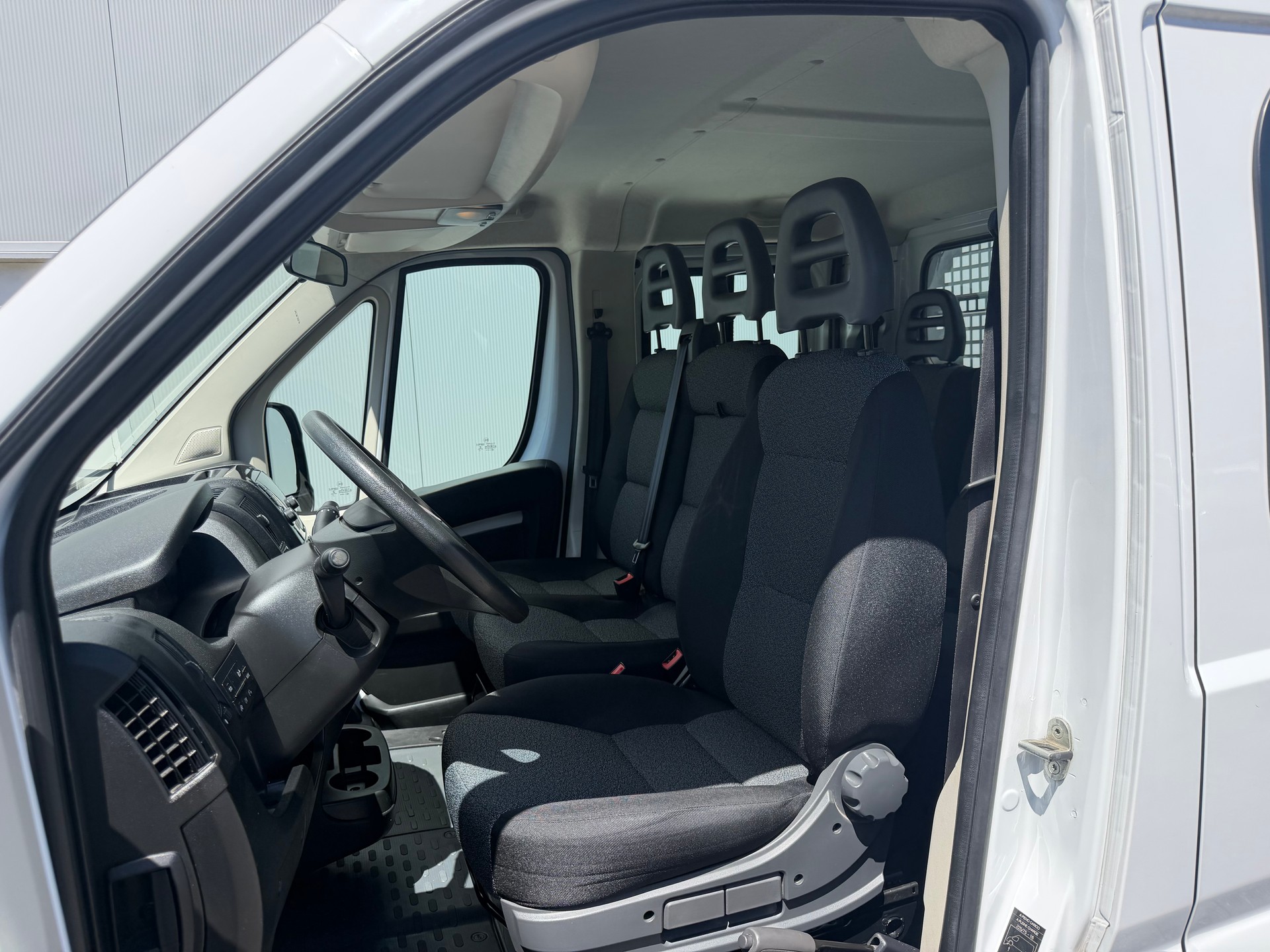 FIAT Ducato 35 2.3 MJ*TOP ZUSTAND*NUR 44000 KM*7-PLÄTZE*KLIMA*AHK*-image-12