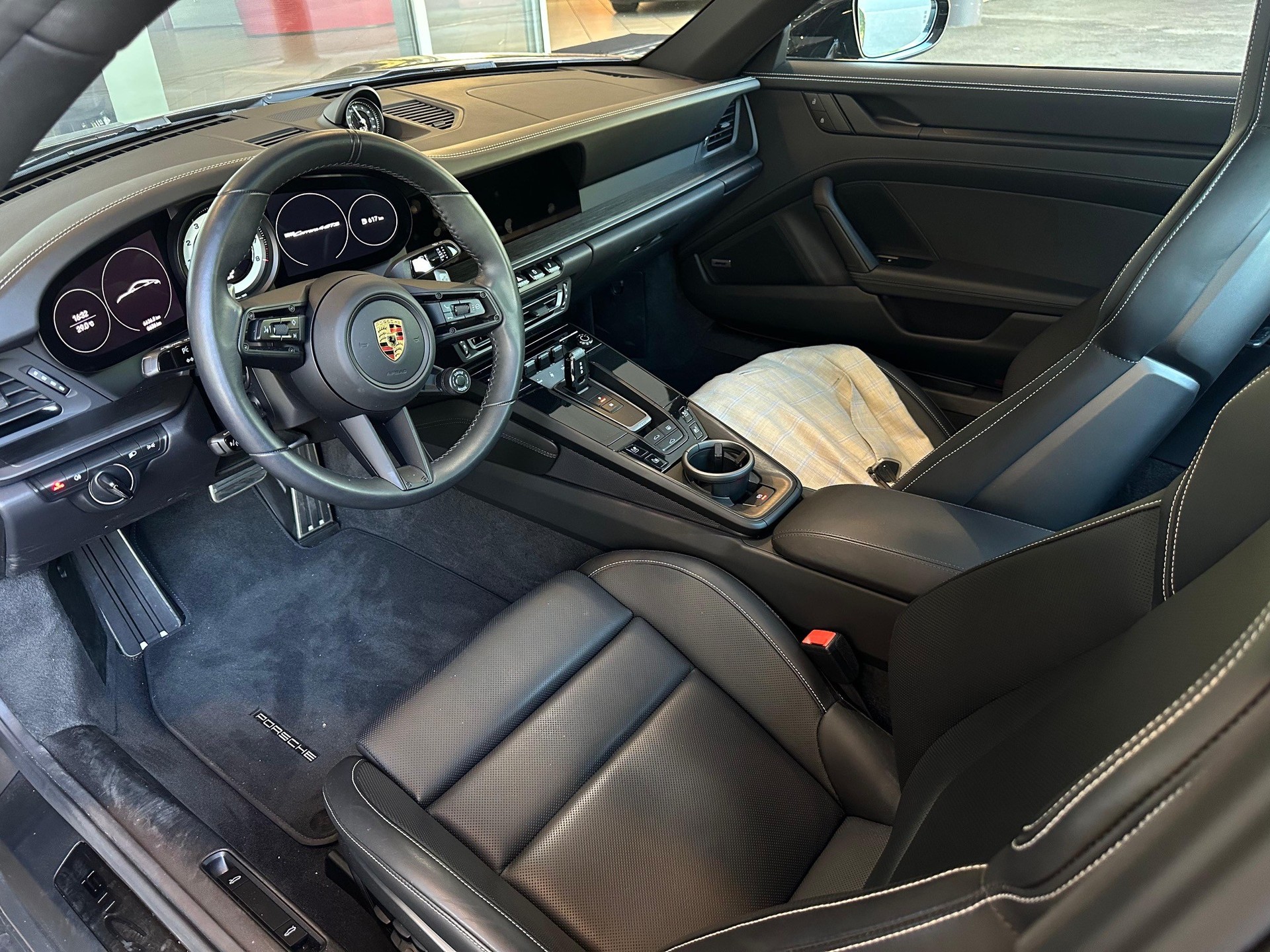 PORSCHE 911 3.0 Carrera 4 GTS PDK-image-3