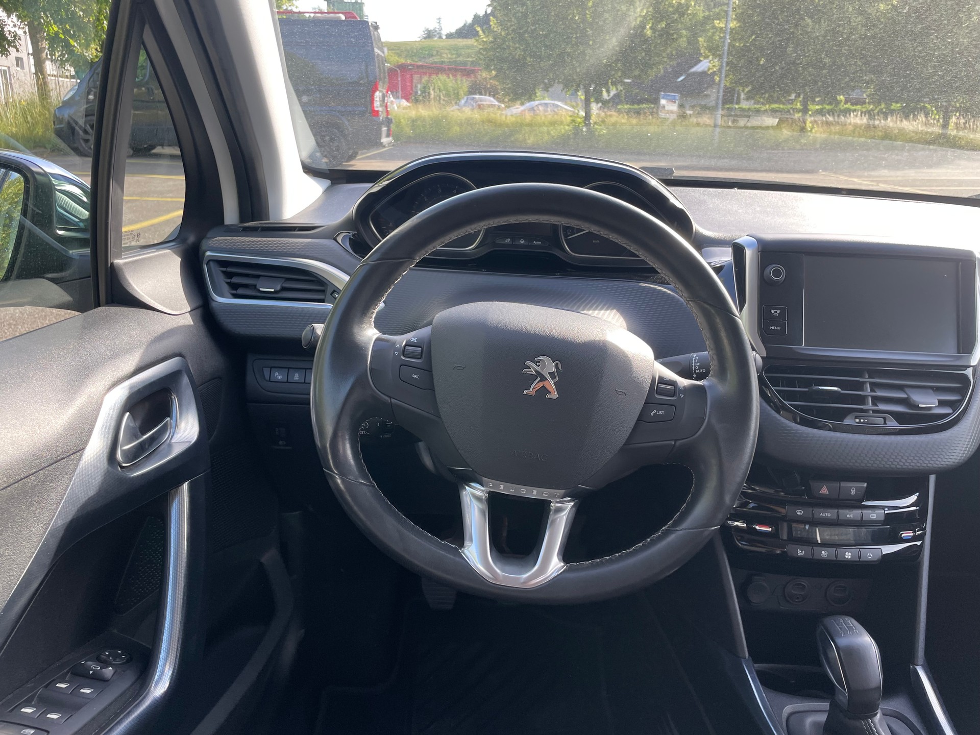 PEUGEOT 2008 1.6 VTI Active-image-9