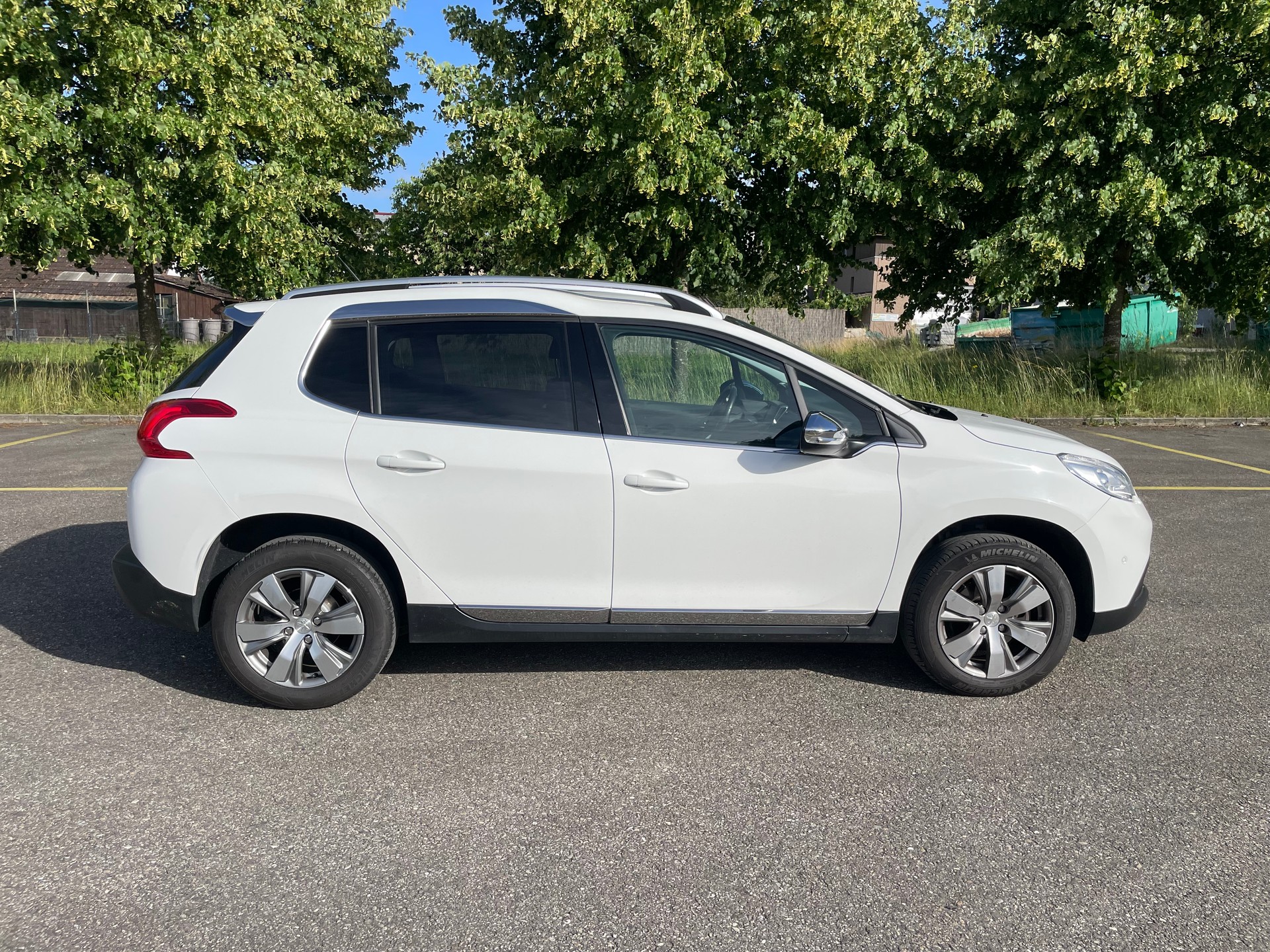 PEUGEOT 2008 1.6 VTI Active-image-4