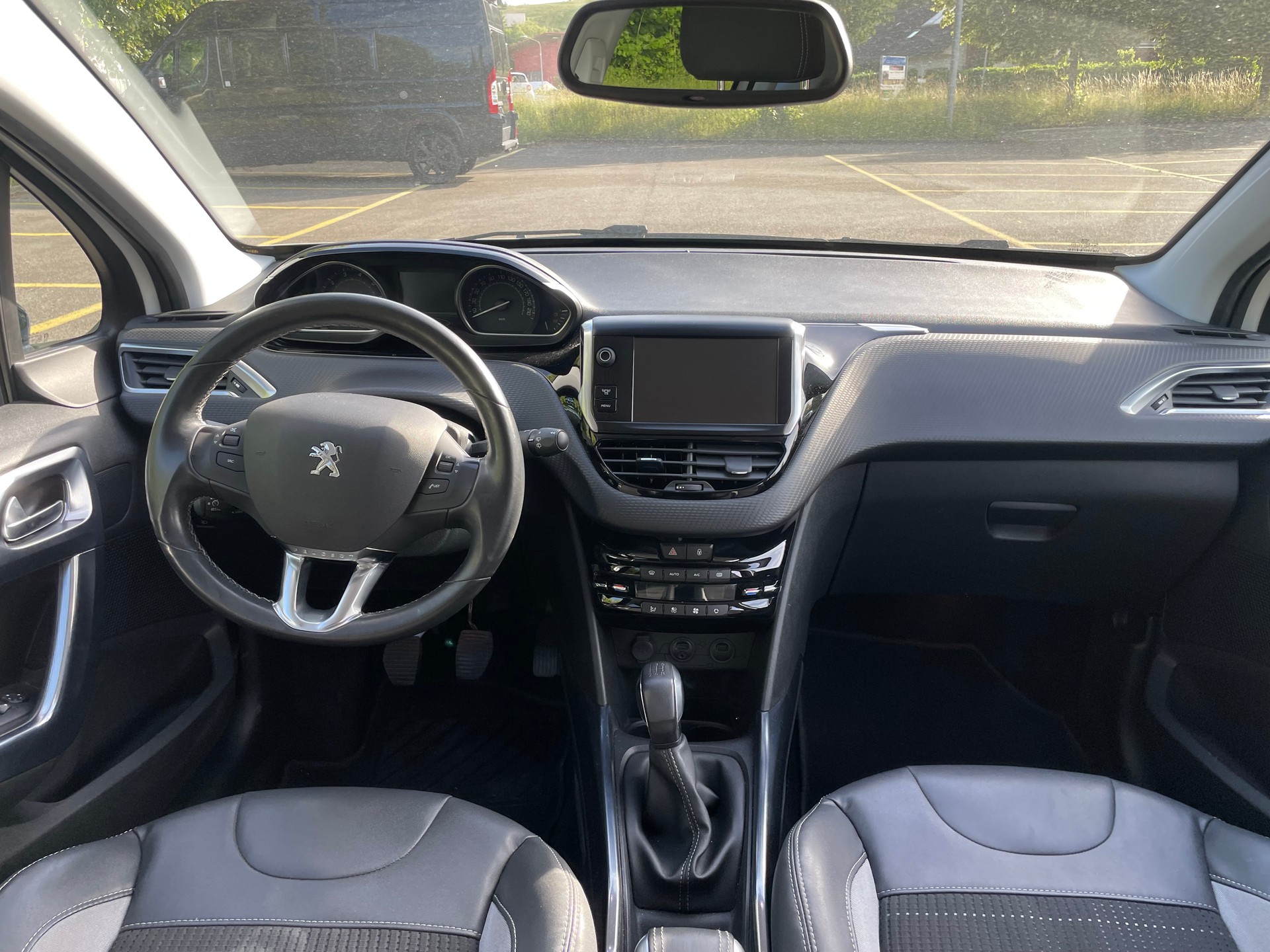 PEUGEOT 2008 1.6 VTI Active-image-8