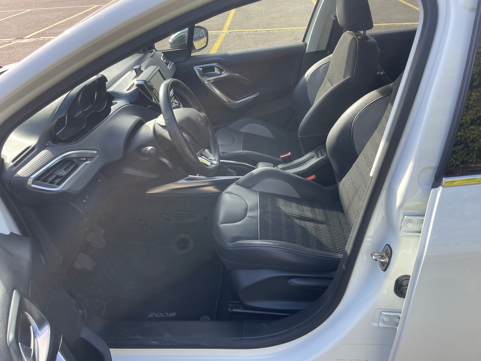 PEUGEOT 2008 1.6 VTI Active-image-10