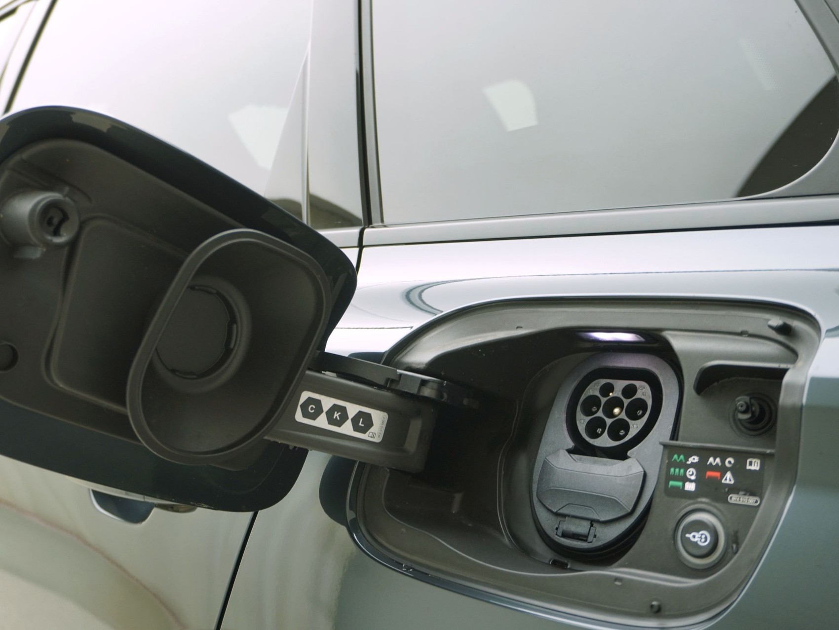 AUDI Q6 e-tron quattro **Audi Werksgarantie bis 06/2030**-image-3