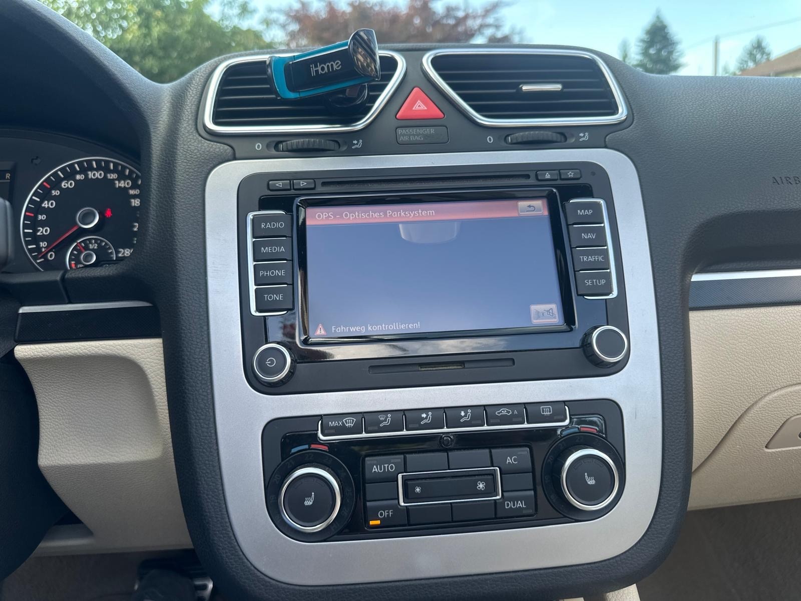 VW Eos 2.0 TSI DSG-image-16