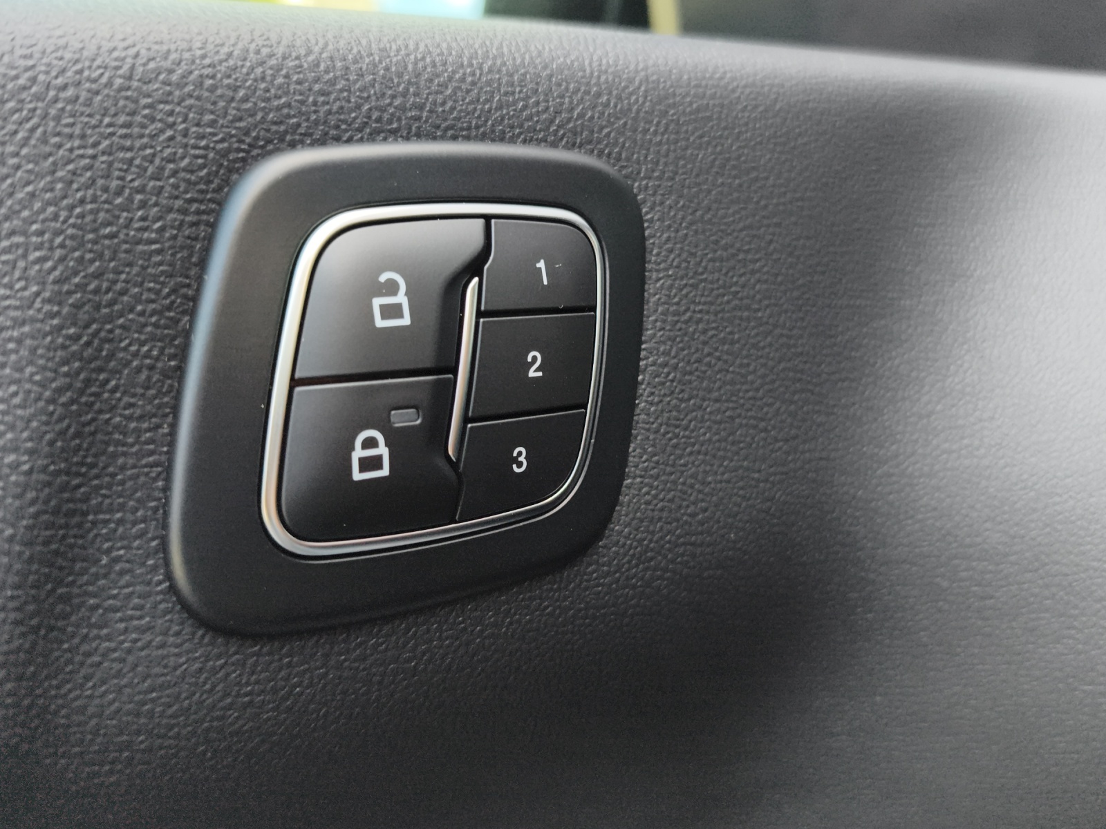 FORD Kuga 2.5 Hybrid Sound Edition 4x4-image-18