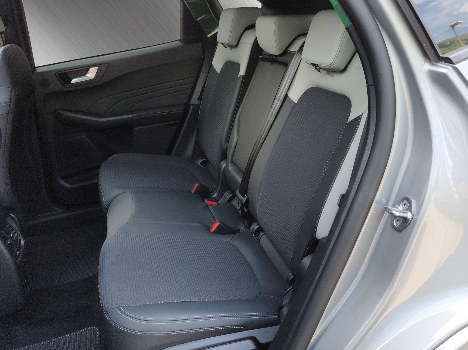 FORD Kuga 2.5 Hybrid Sound Edition 4x4-image-10