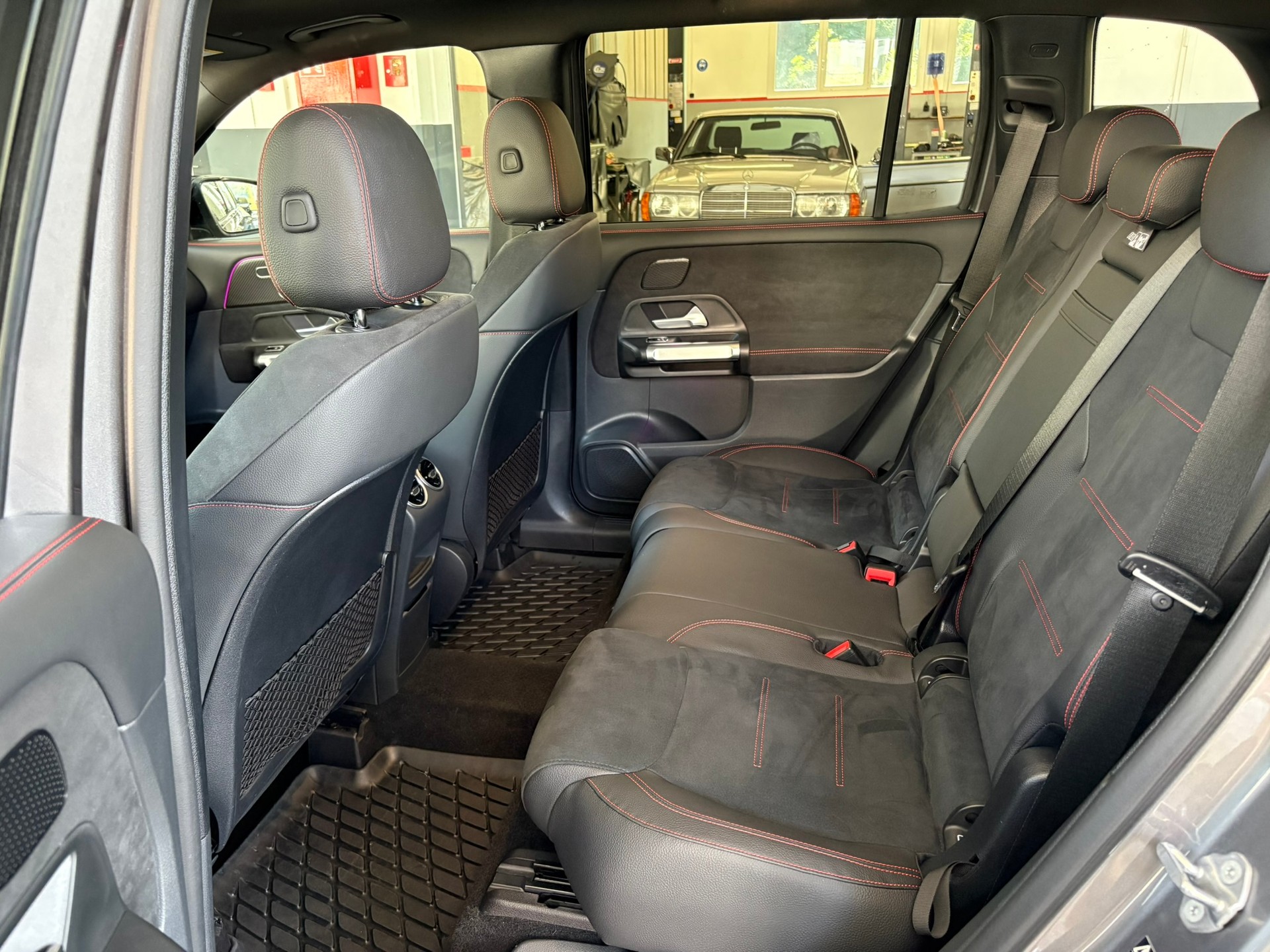 MERCEDES-BENZ GLB 250 4Matic 8G-Tronic-image-12