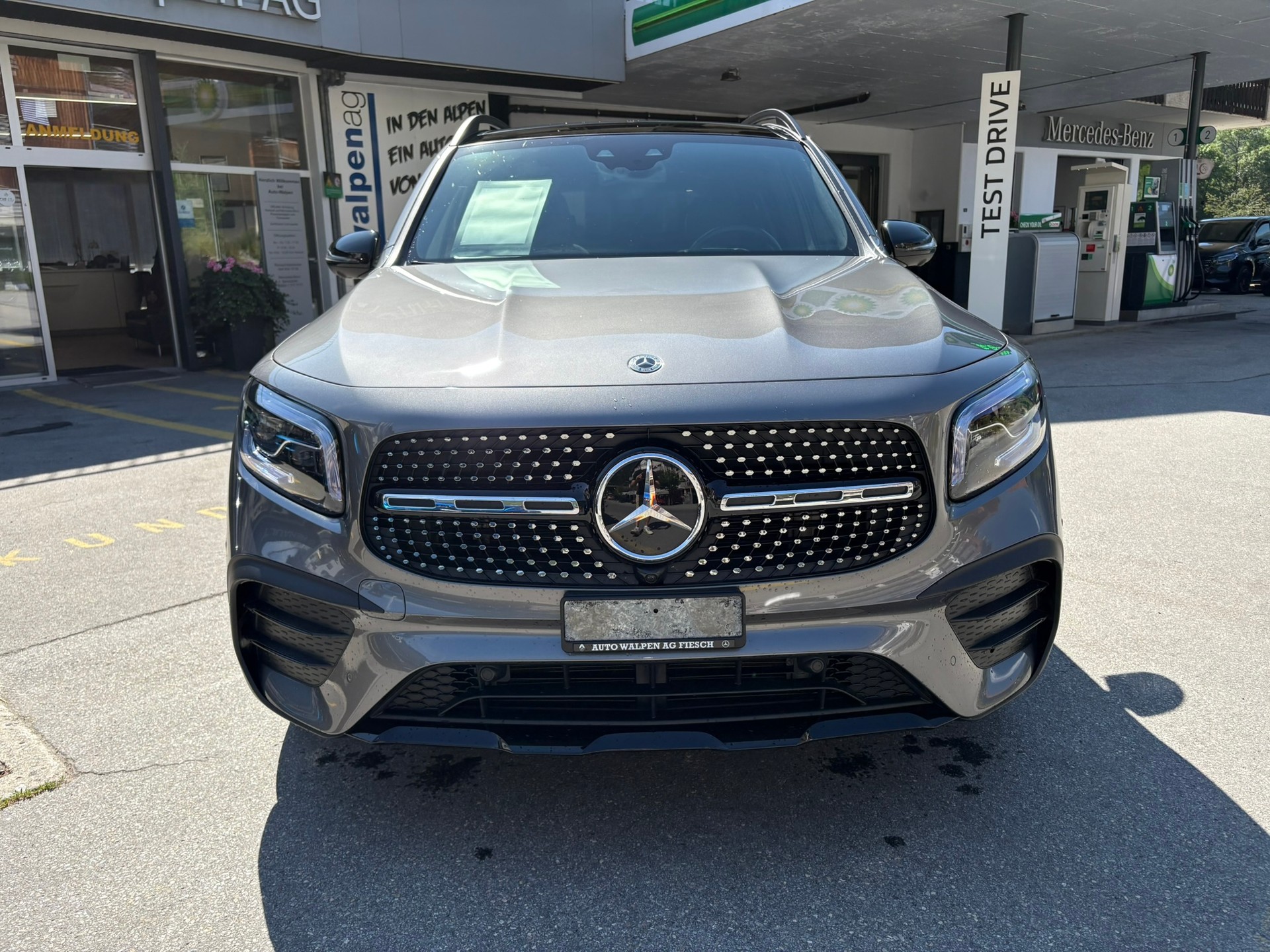 MERCEDES-BENZ GLB 250 4Matic 8G-Tronic-showroom-element-1