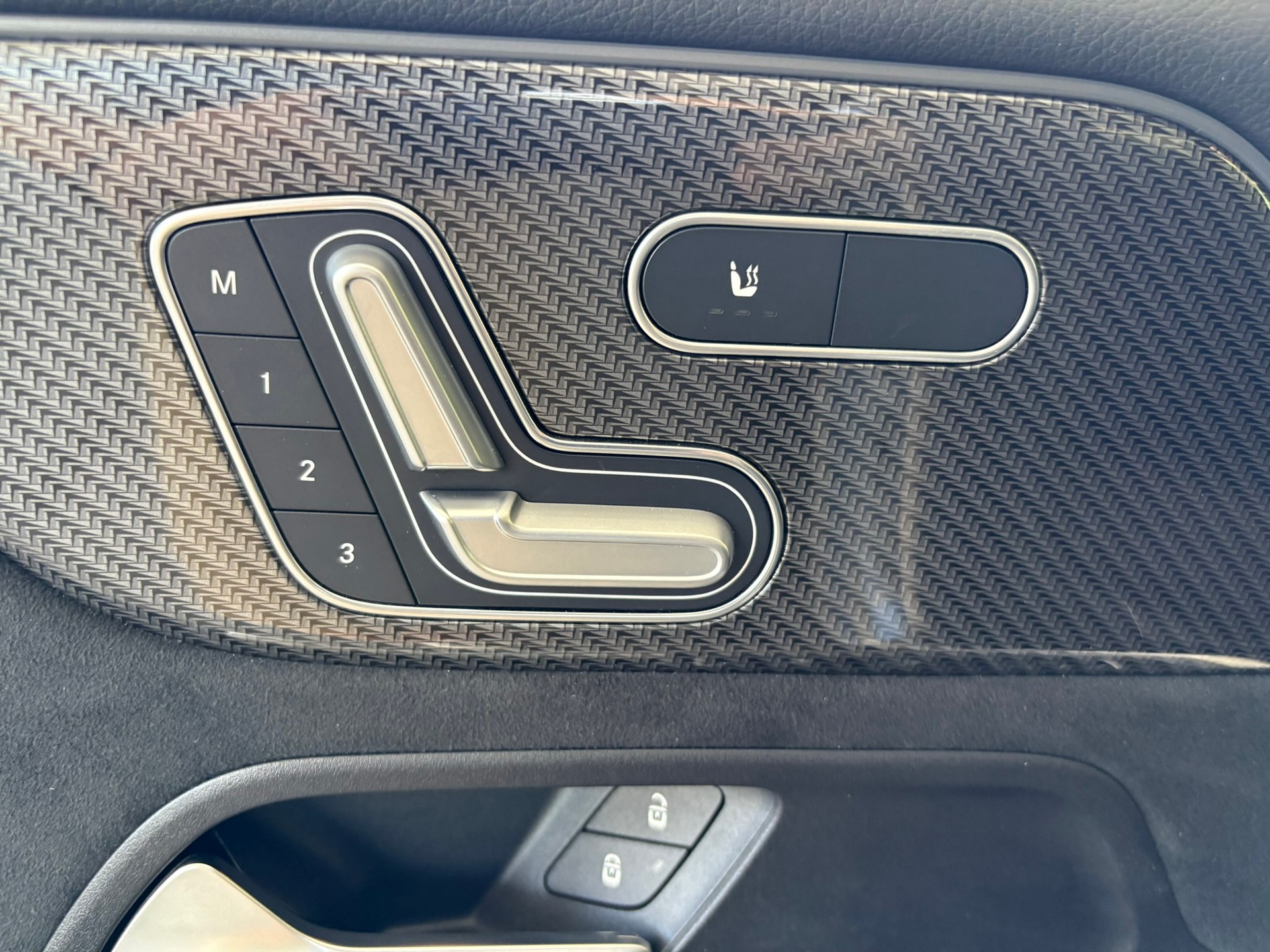 MERCEDES-BENZ GLB 250 4Matic 8G-Tronic-image-9