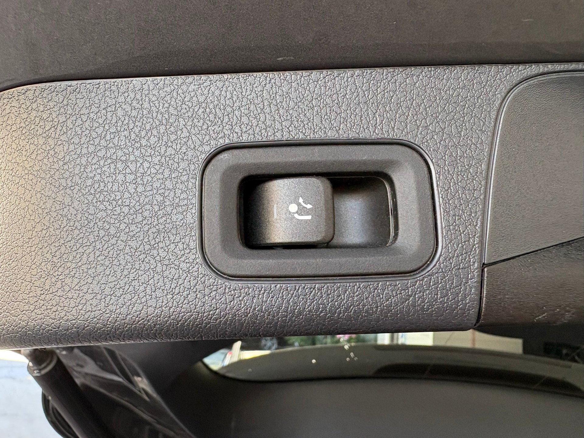 MERCEDES-BENZ GLB 250 4Matic 8G-Tronic-image-16