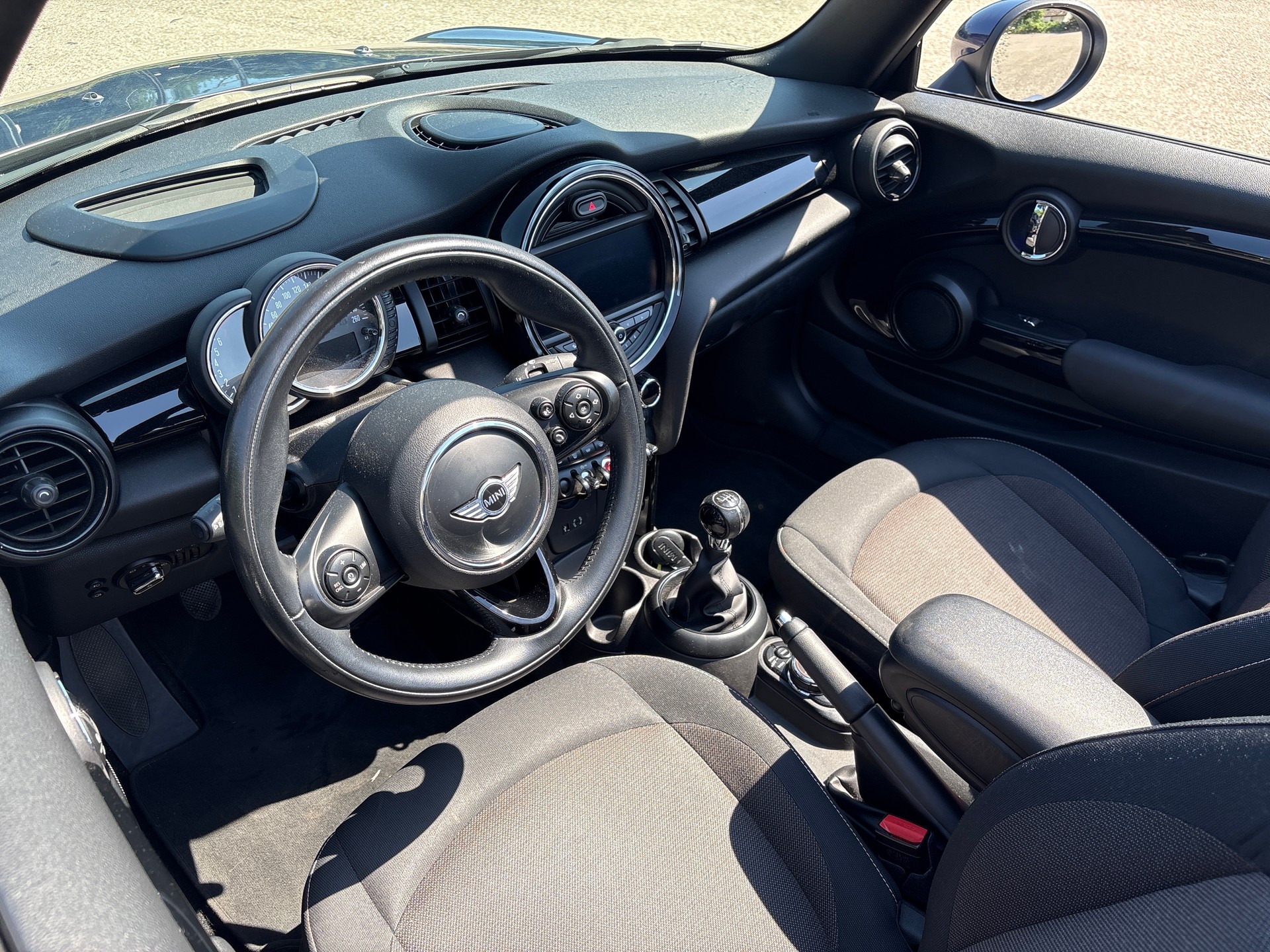 MINI One Cabriolet-image-7