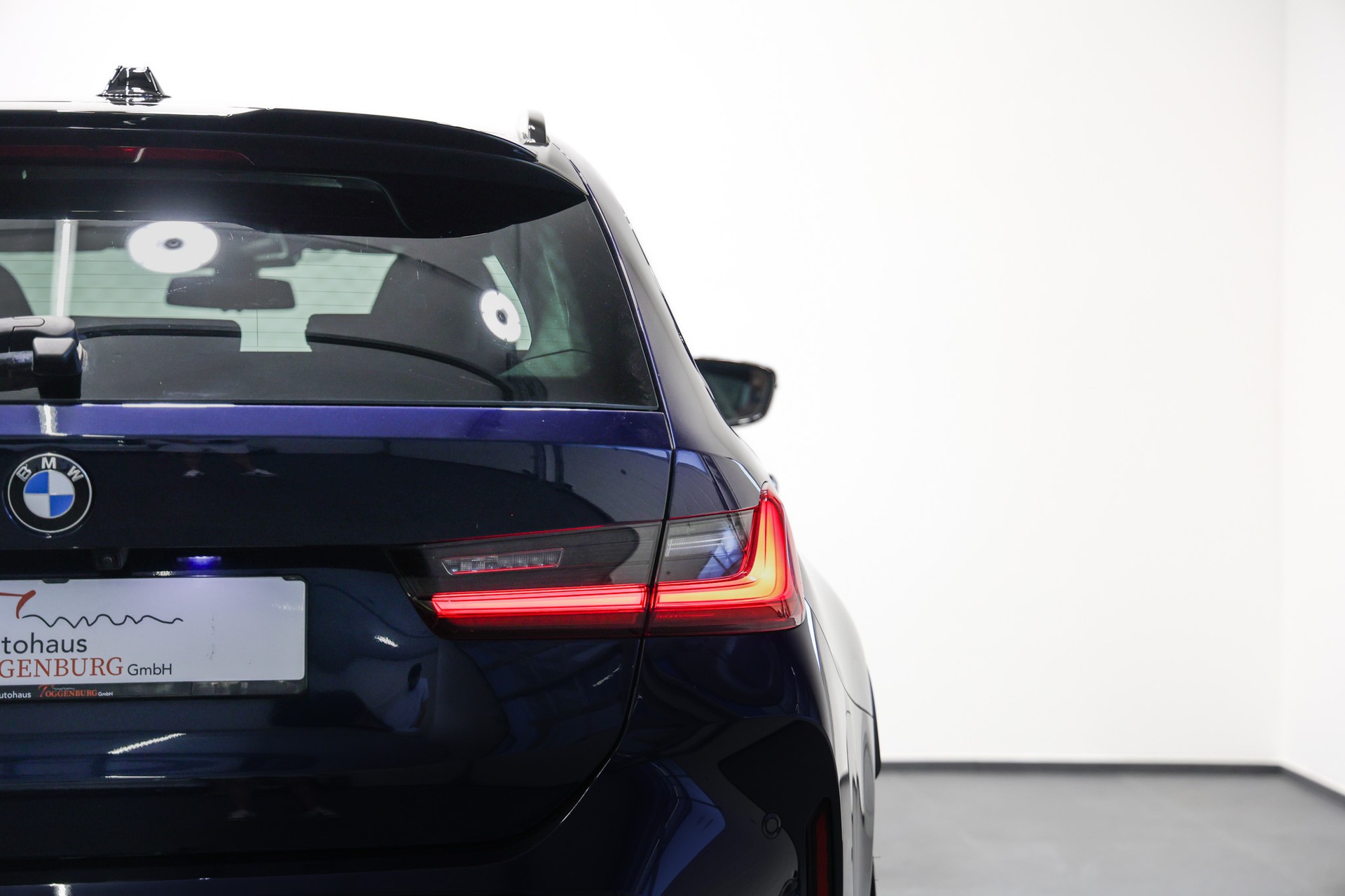BMW M3 Touring xDrive Competition M-image-12