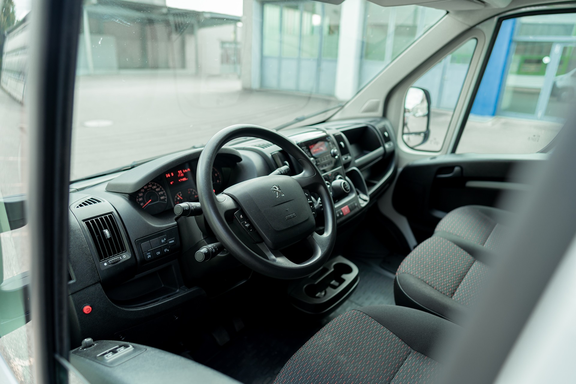 PEUGEOT 2.2 BlueHDi 165-image-2
