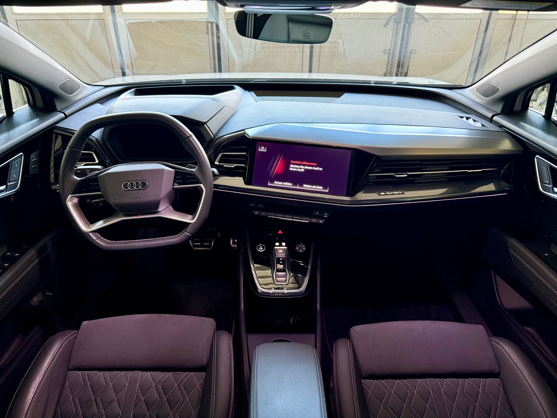 AUDI Q4 SB e-tron 45 Sport Quattro S Line-image-6