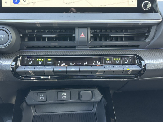 TOYOTA Prius 2.0 VVT-i PiH Prem.-image-9
