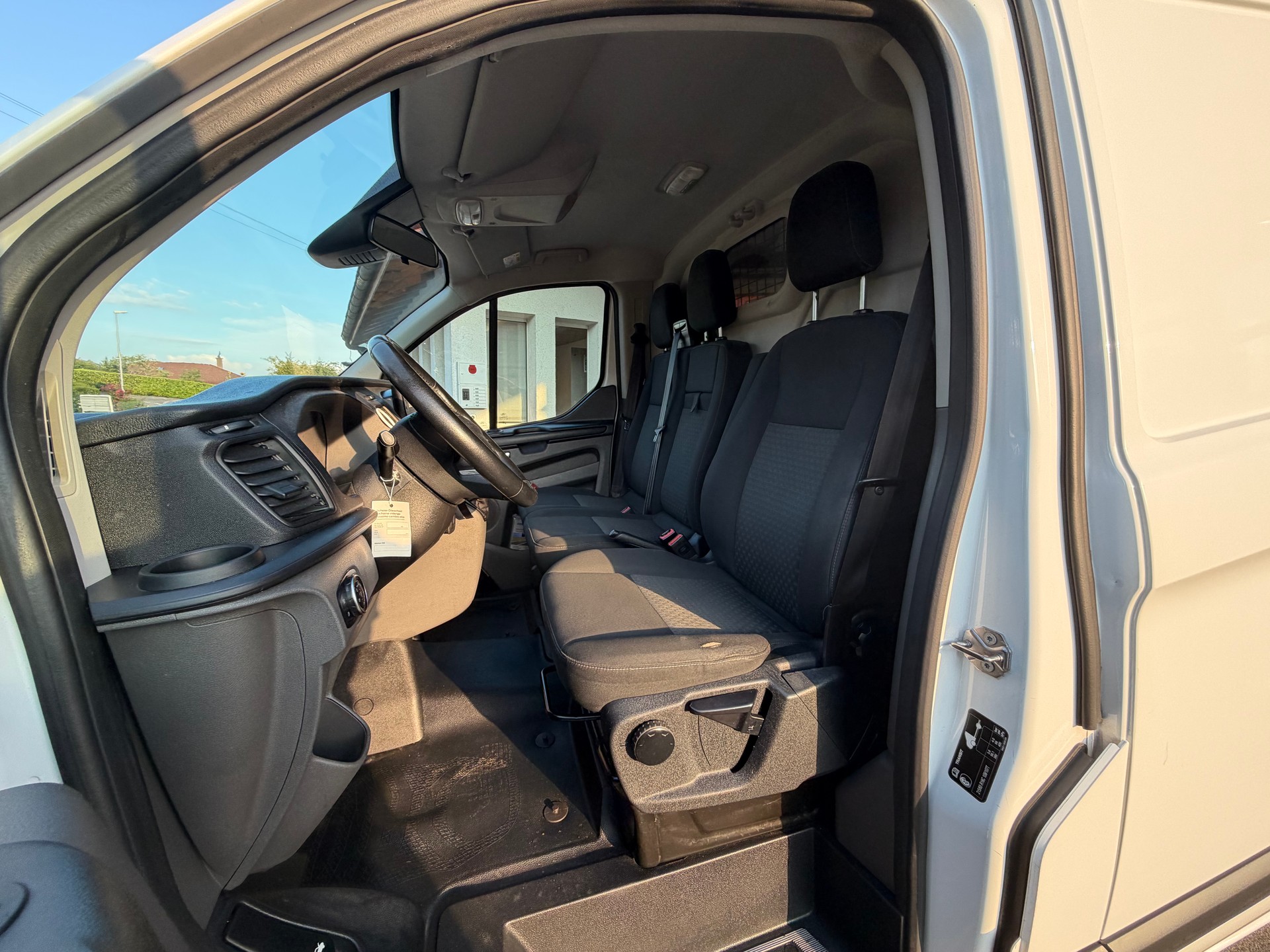 FORD Transit Custom Van 320 L1H1 Trend-image-11
