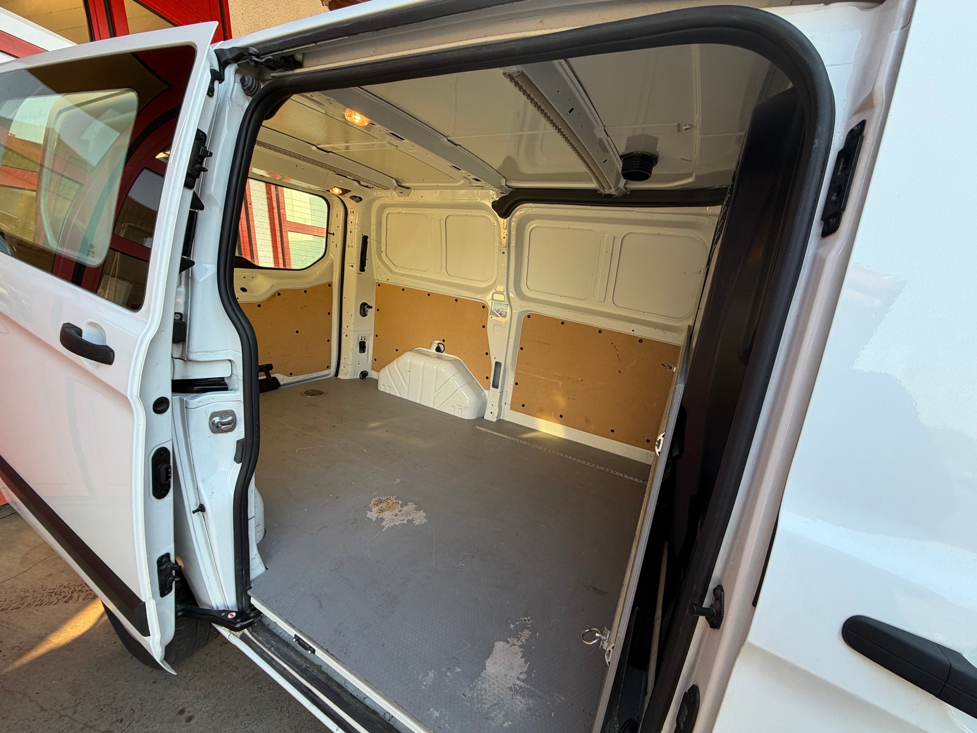FORD Transit Custom Van 320 L1H1 Trend-image-8