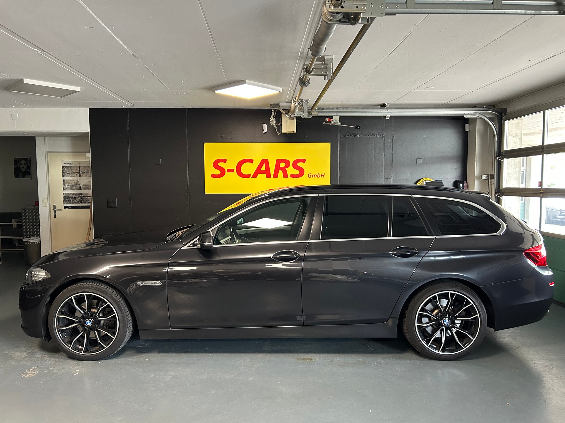 BMW 520d Touring xDrive Steptronic-image-0
