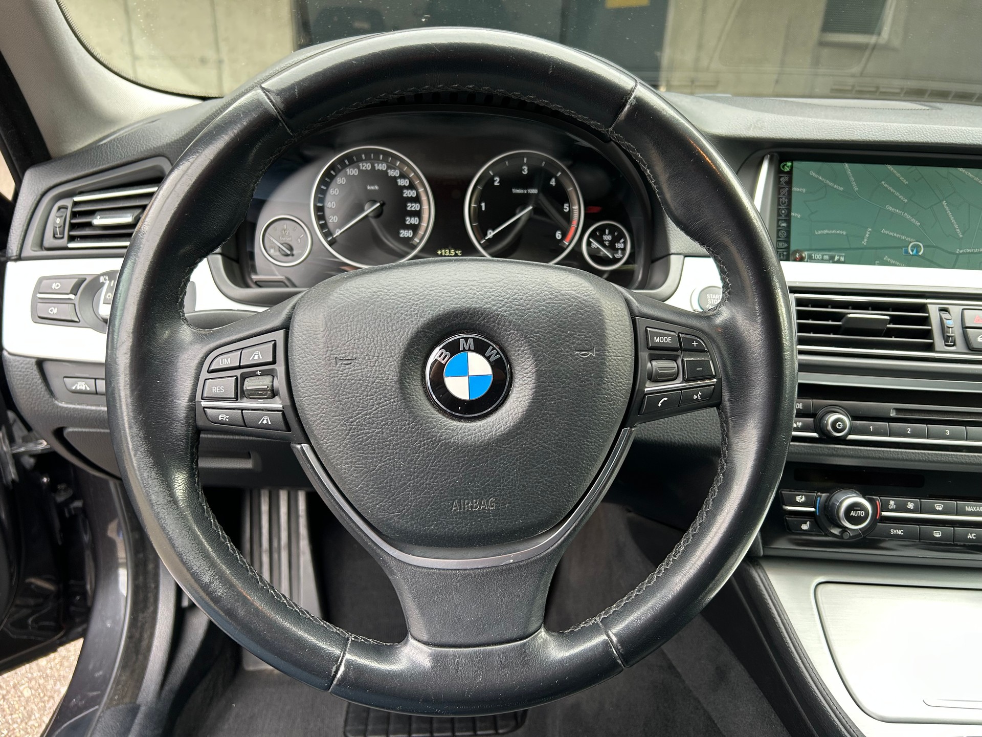 BMW 520d Touring xDrive Steptronic-image-12