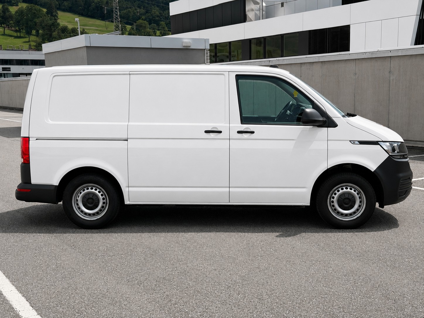 VW T6.1 2.0 TDI 4Motion DSG-image-6