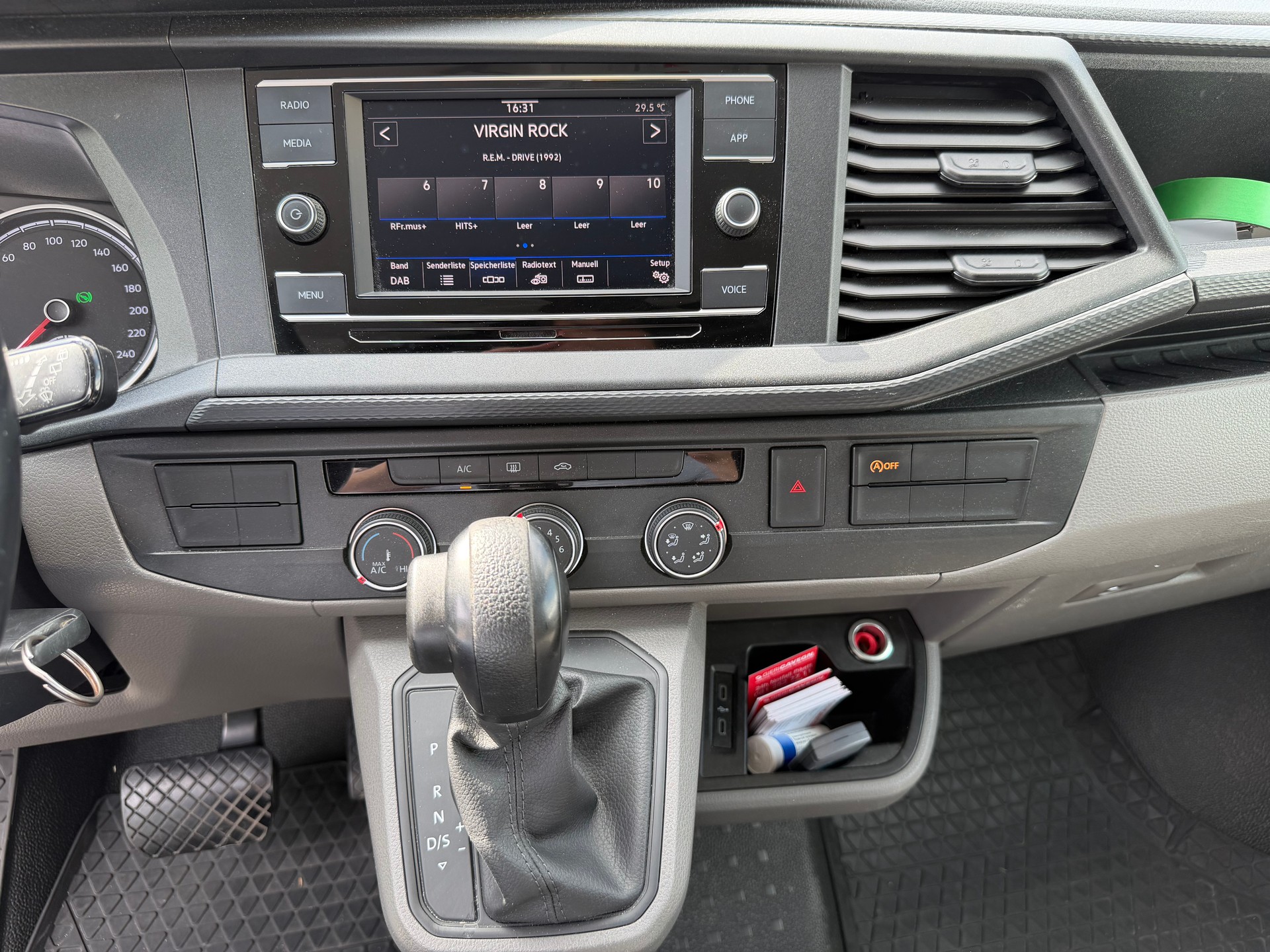 VW T6.1 2.0 TDI 4Motion DSG-image-18