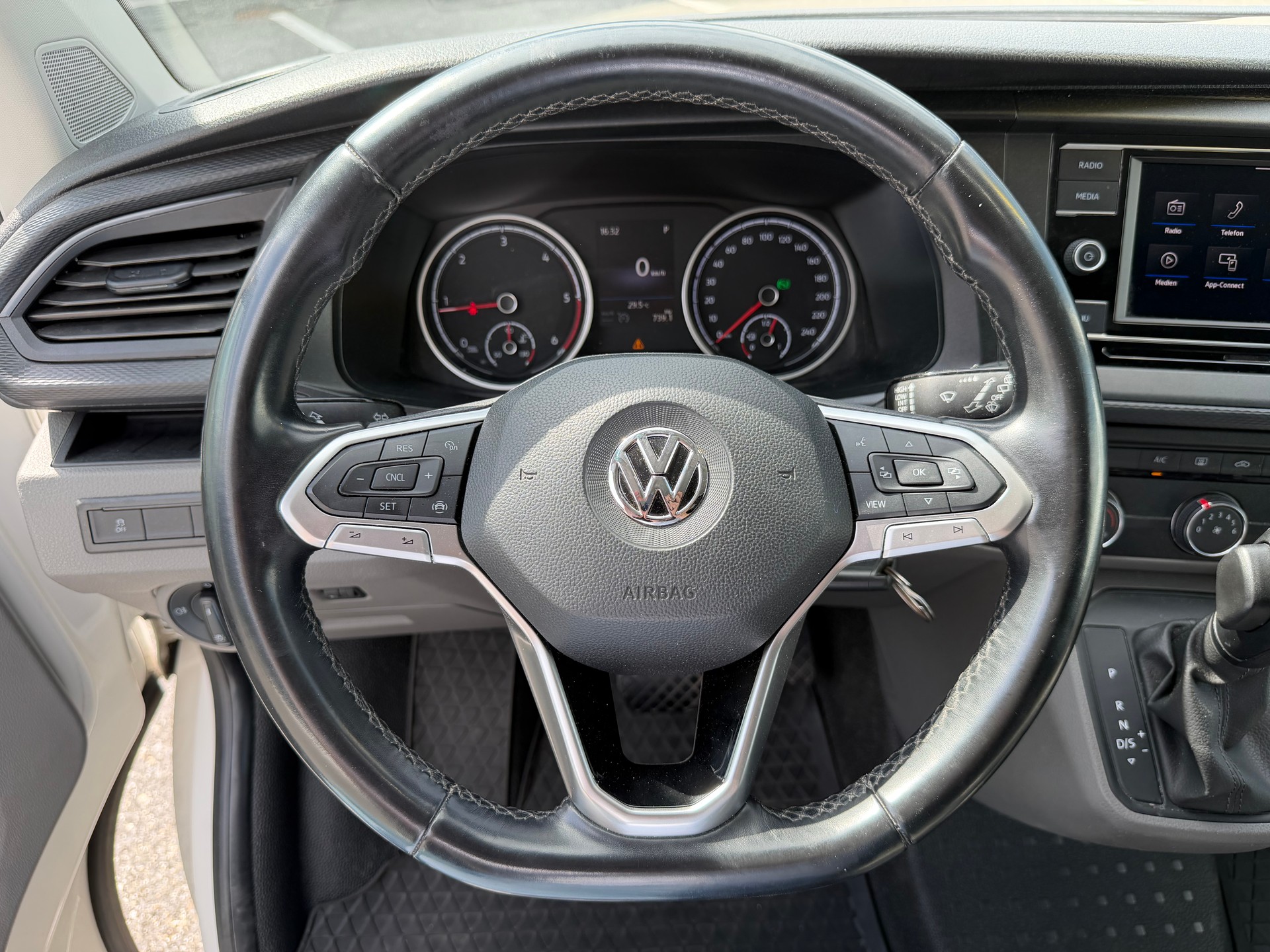 VW T6.1 2.0 TDI 4Motion DSG-image-20
