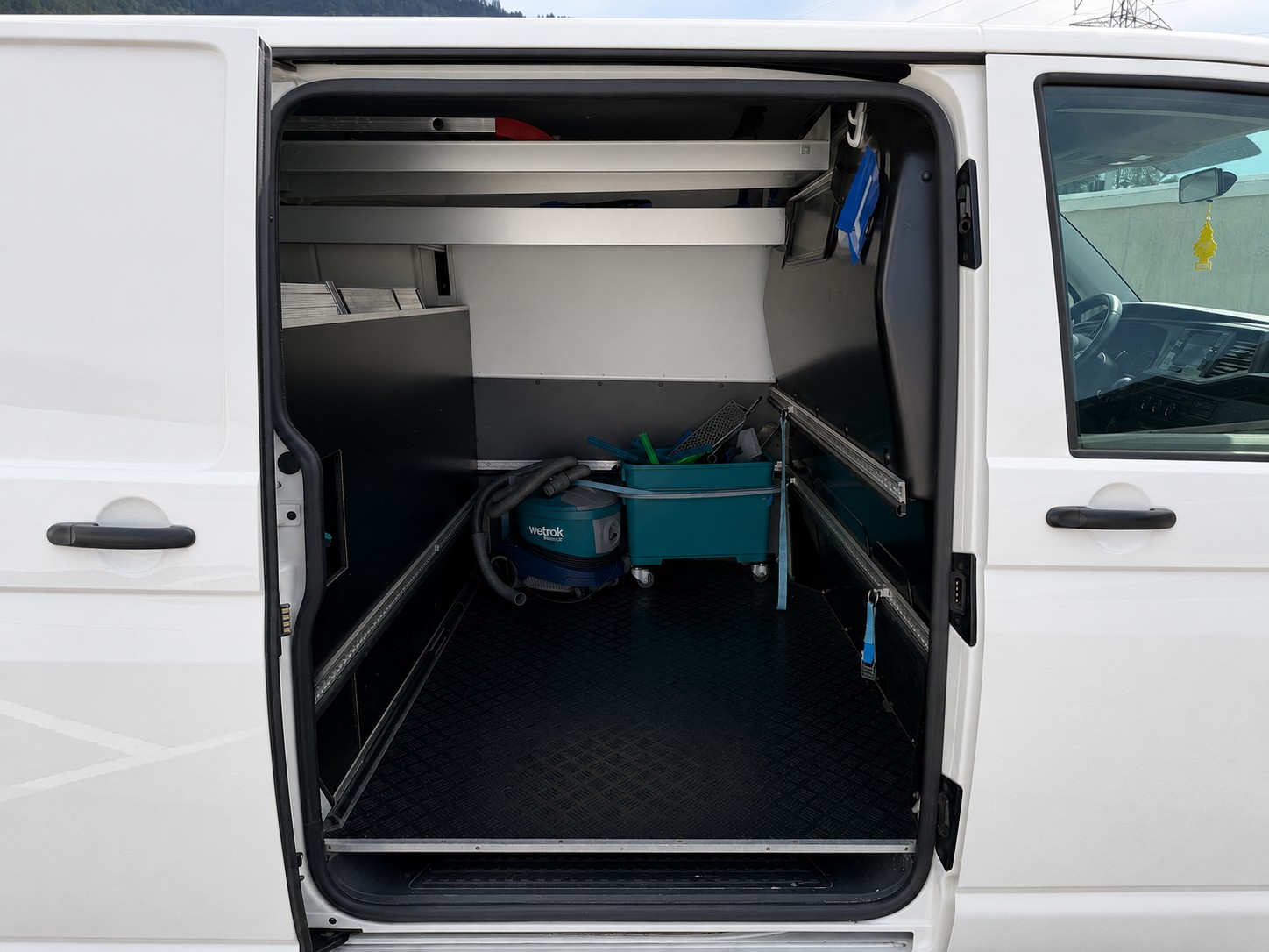VW T6.1 2.0 TDI 4Motion DSG-image-14