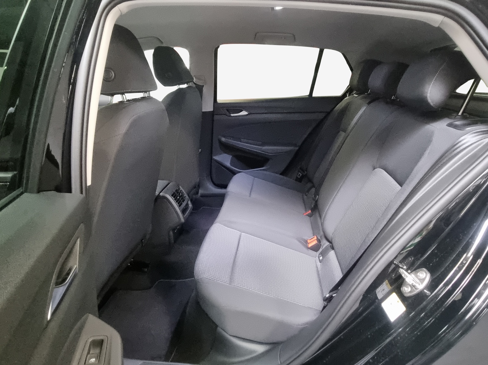 VW Golf 1.5 e TSI mHEV Value DSG-image-11