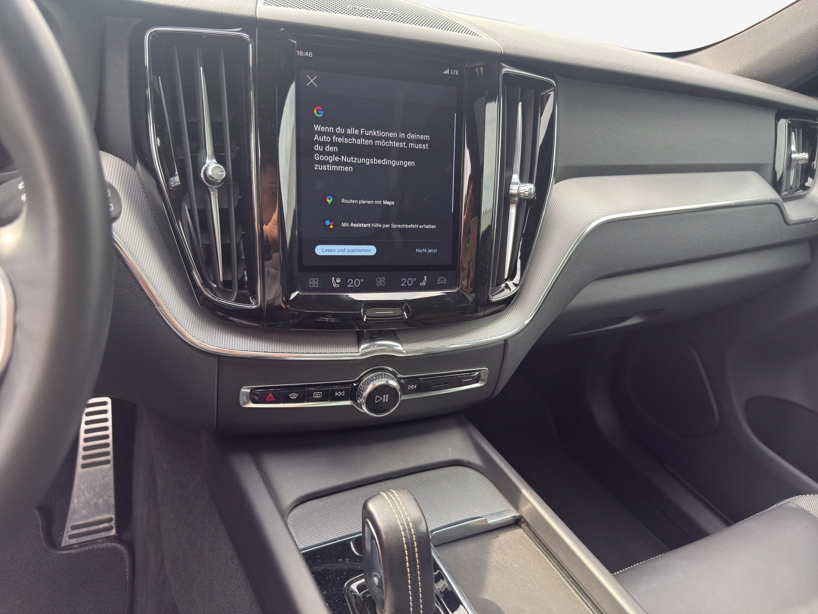 VOLVO XC60 T6 eAWD R-Design Geartronic-image-10
