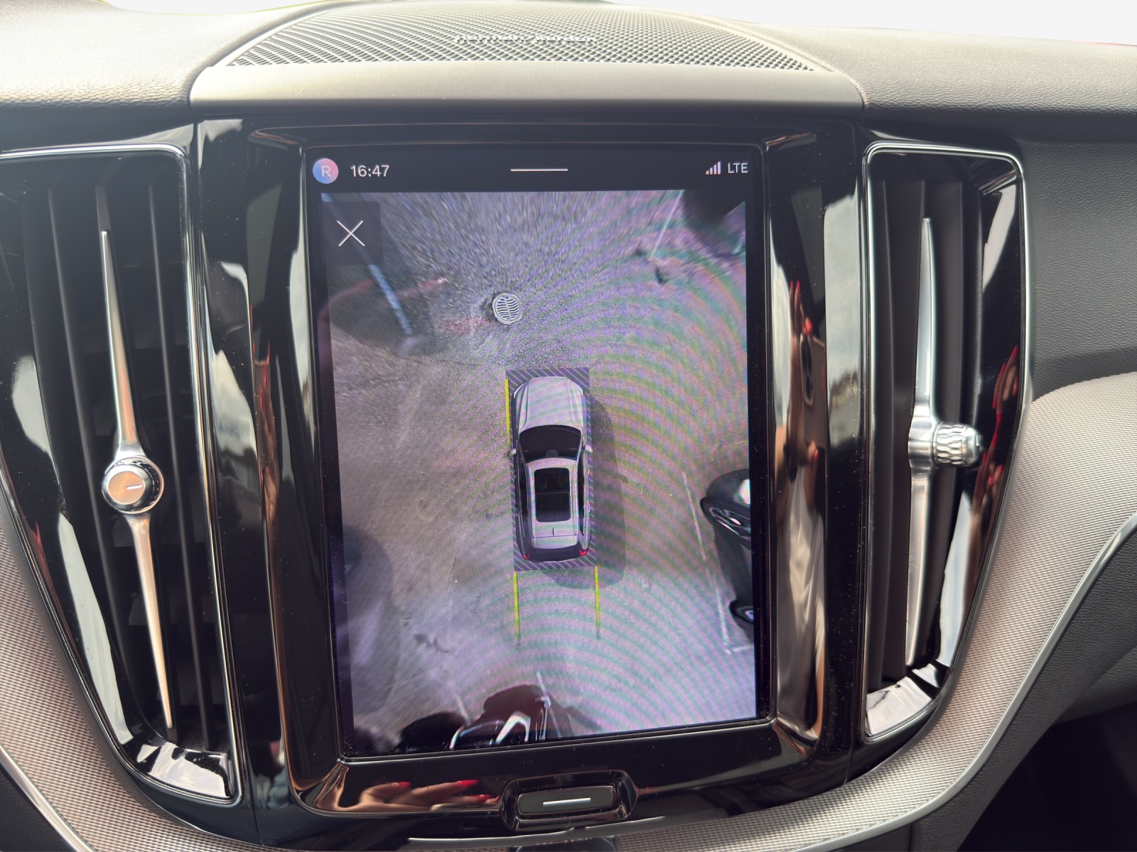 VOLVO XC60 T6 eAWD R-Design Geartronic-image-15