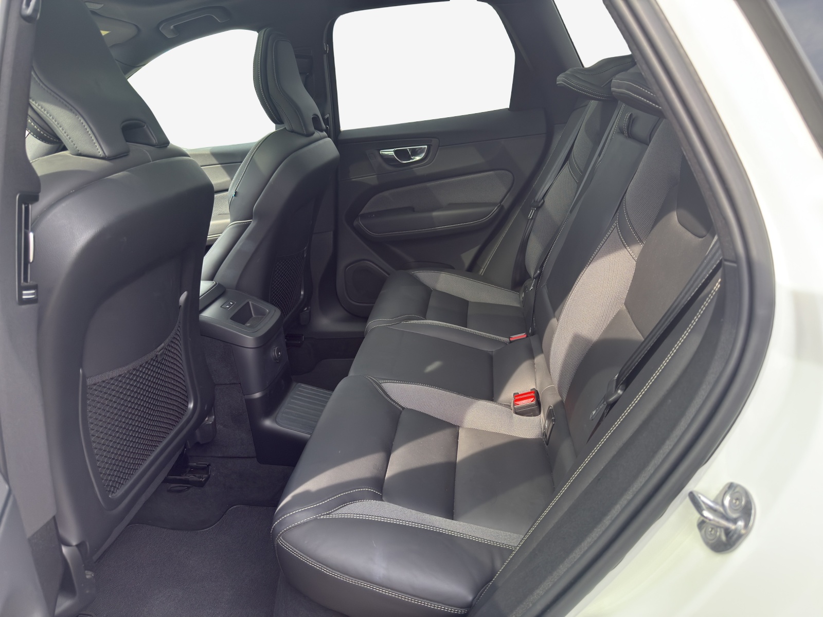 VOLVO XC60 T6 eAWD R-Design Geartronic-image-12