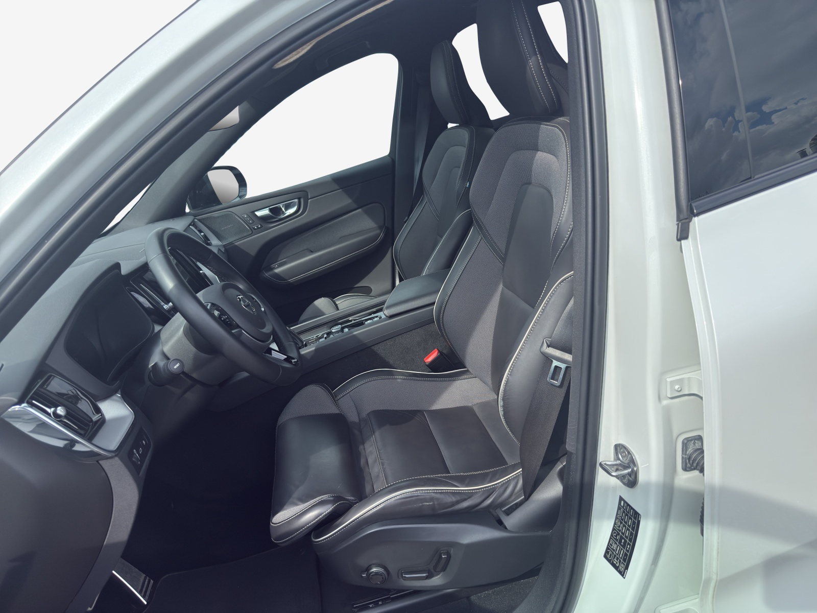 VOLVO XC60 T6 eAWD R-Design Geartronic-image-8