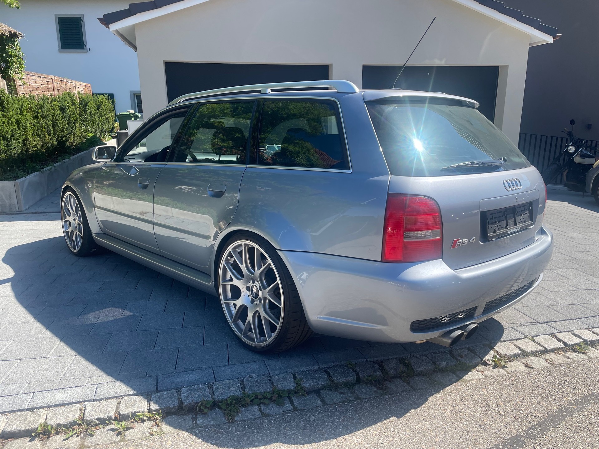 AUDI RS4 Avant quattro, 380 PS, 6 Gang, 4X4 quattro, Leder, Sitzh., CH-Auto, MFK NEU-image-3