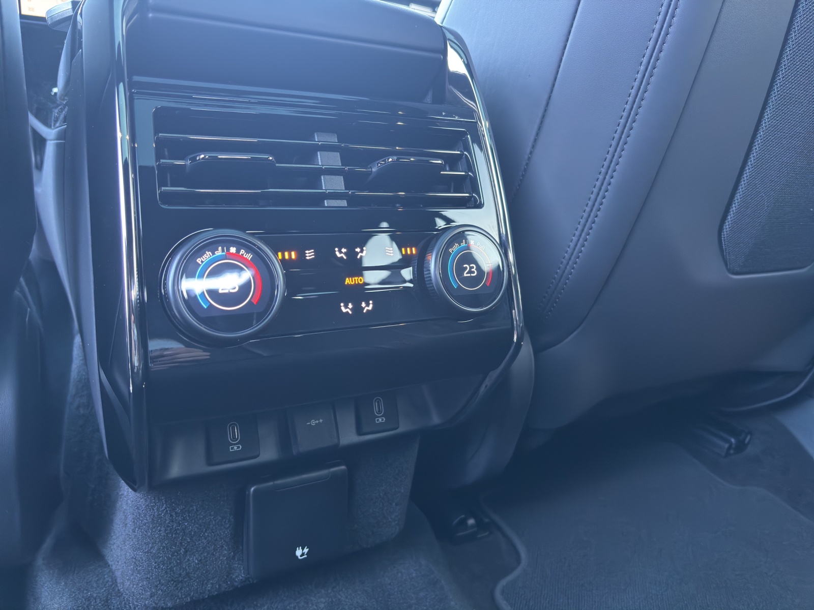 LAND ROVER Range Rover Sport P635 4.4 V8 SV Black-image-17