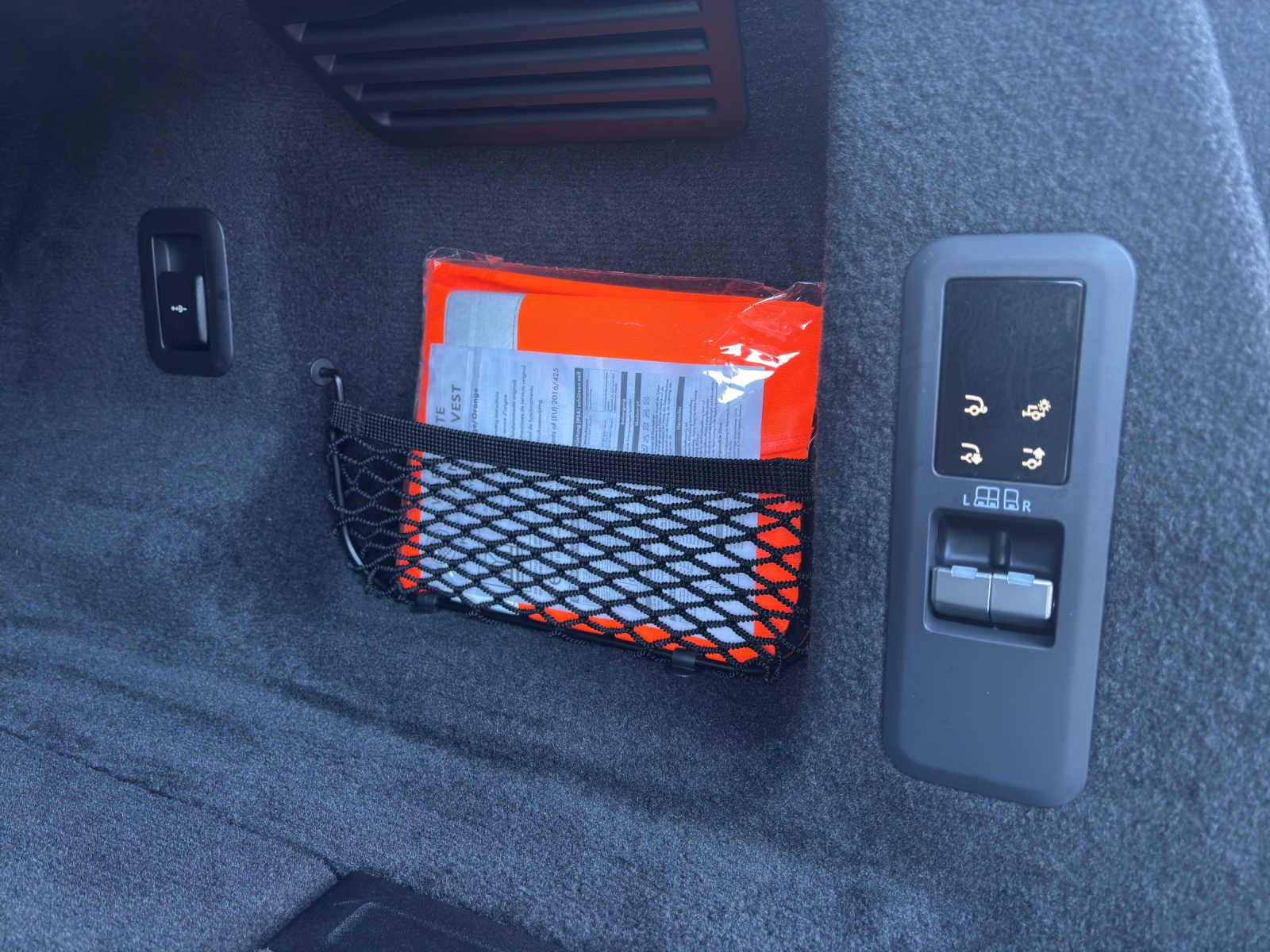 LAND ROVER Range Rover Sport P635 4.4 V8 SV Black-image-19