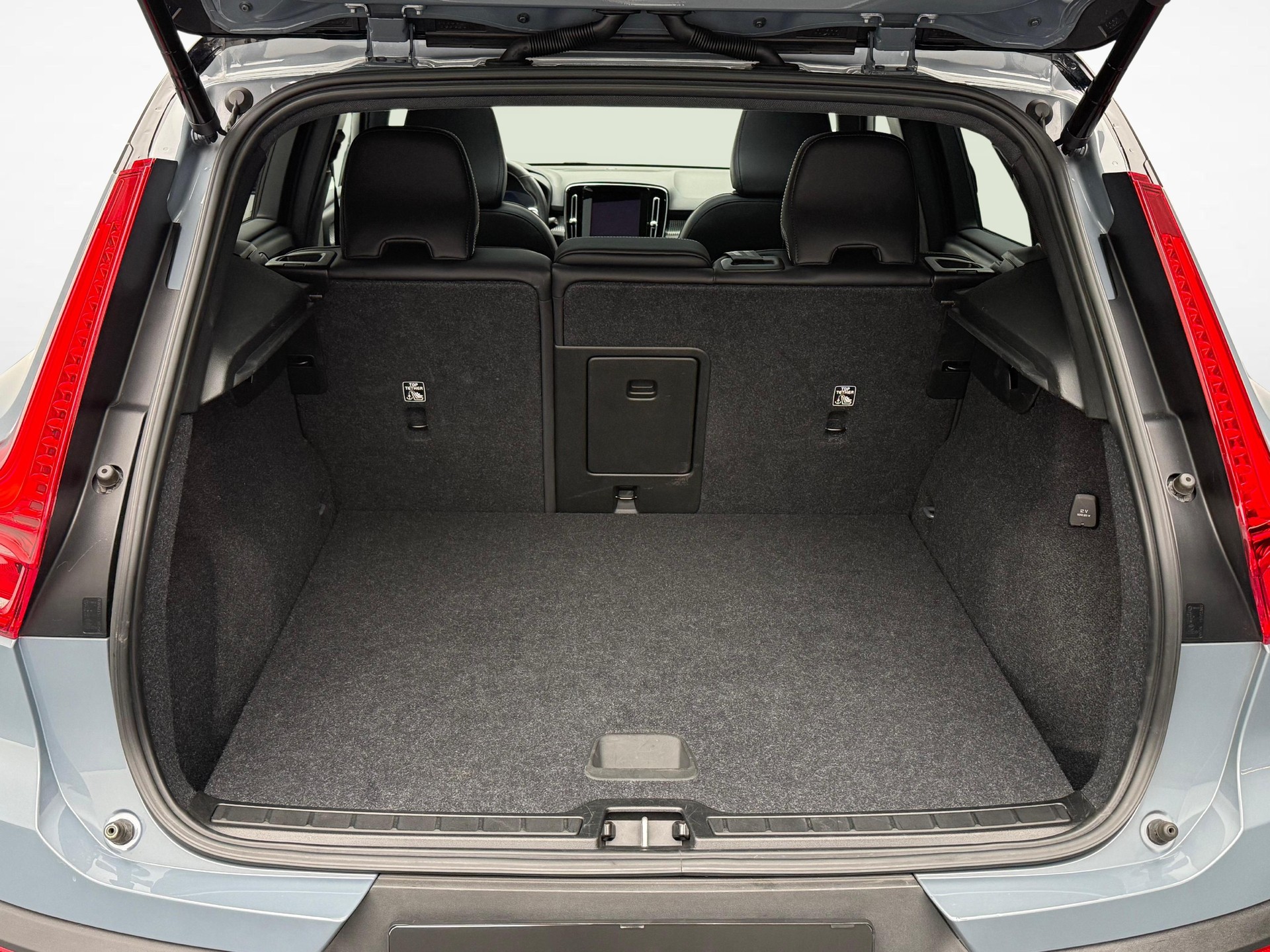VOLVO XC40 1.5 T4 PiH R-Design-image-11