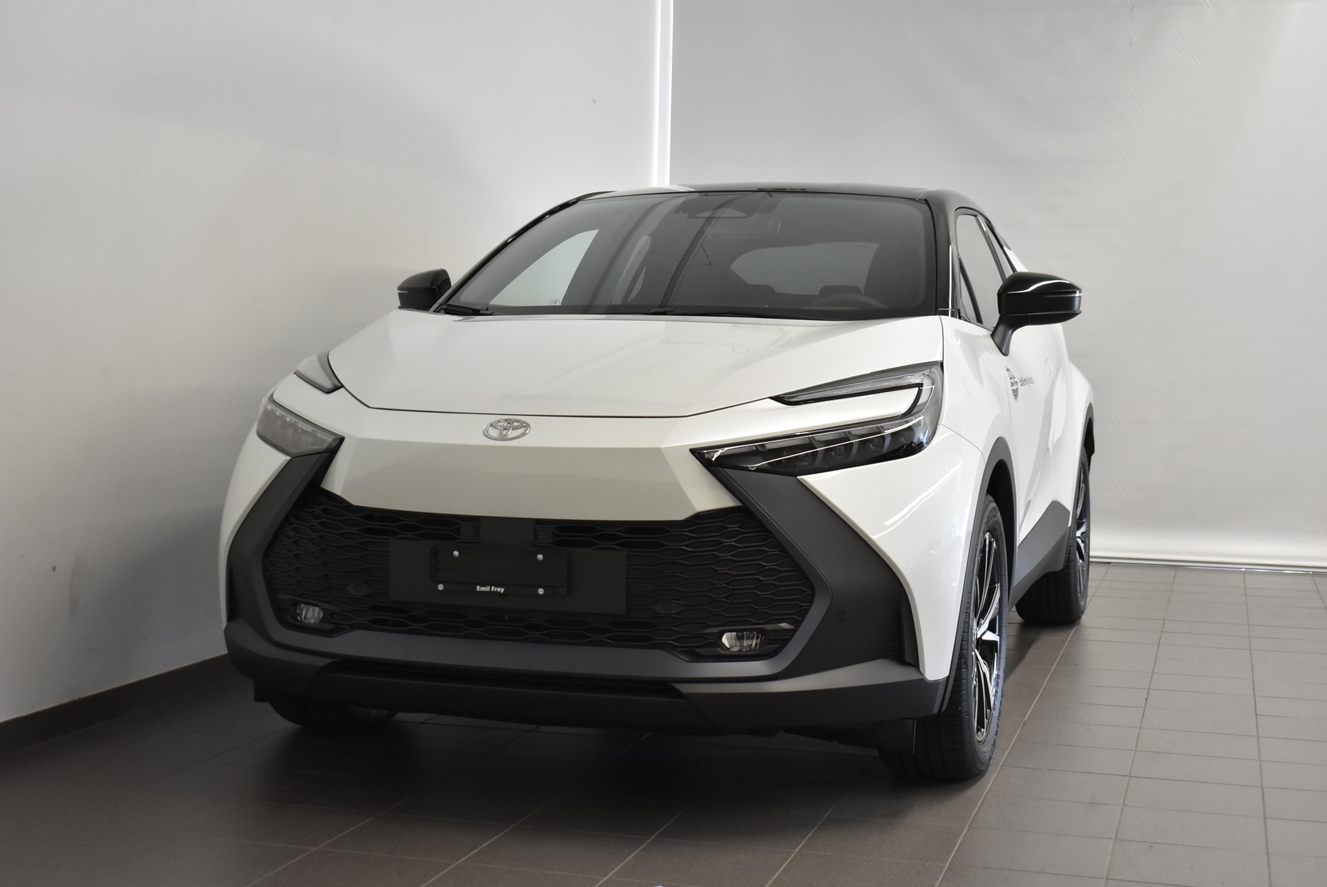 TOYOTA C-HR 2.0 PHEV Swiss Edition - Ruote invernali e Servizi inclusi-image-0