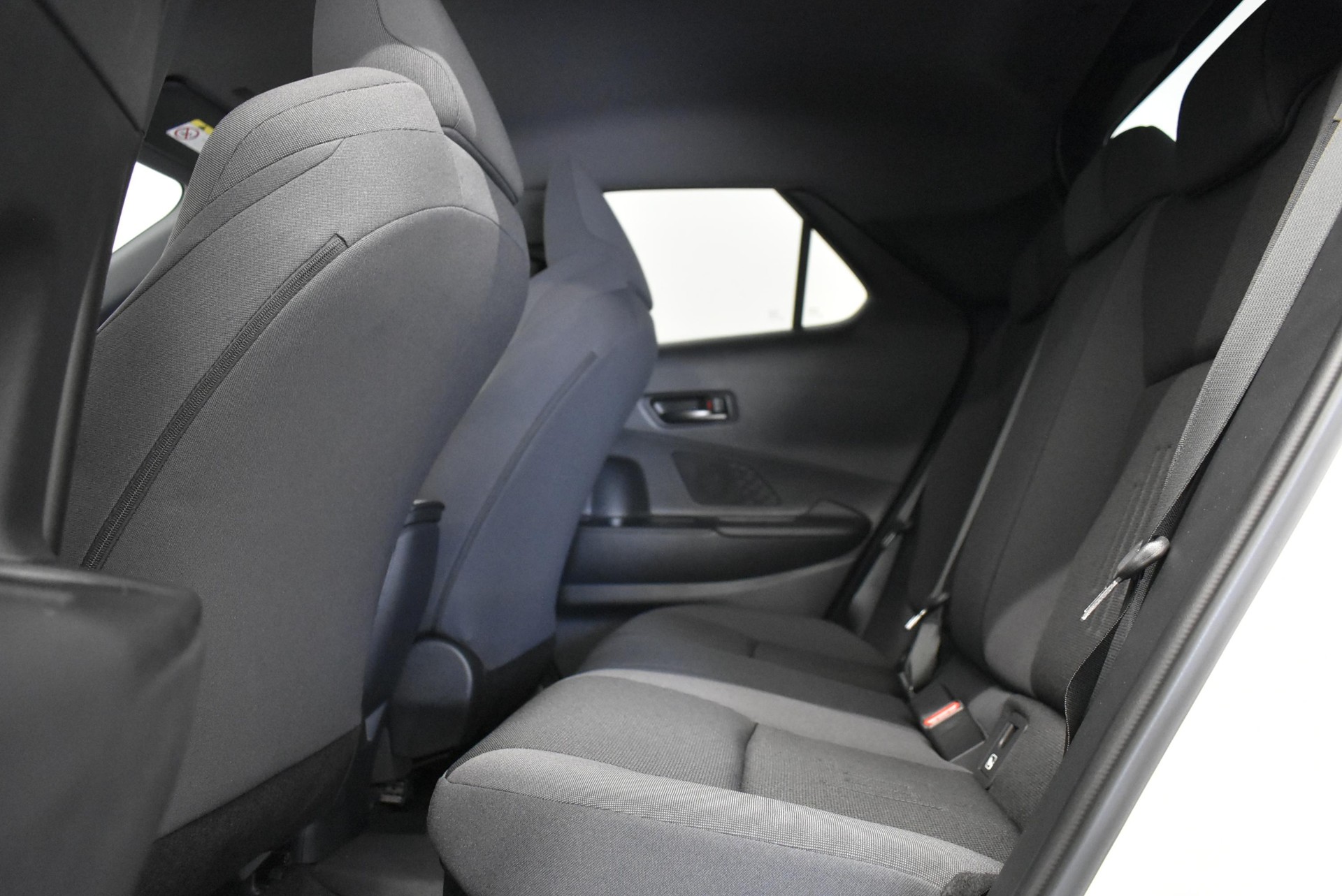 TOYOTA C-HR 2.0 PHEV Swiss Edition - Ruote invernali e Servizi inclusi-image-6