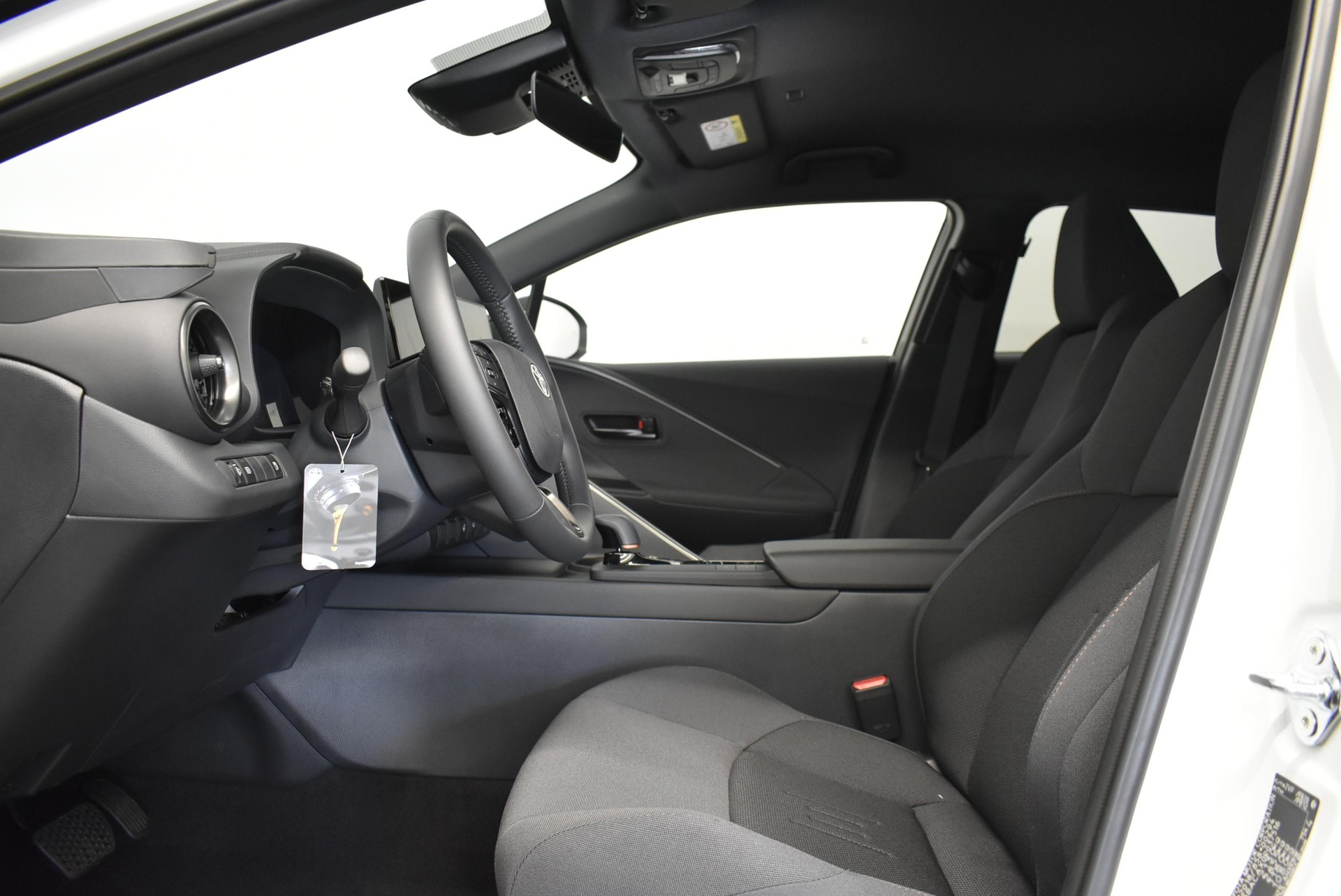 TOYOTA C-HR 2.0 PHEV Swiss Edition - Ruote invernali e Servizi inclusi-image-4