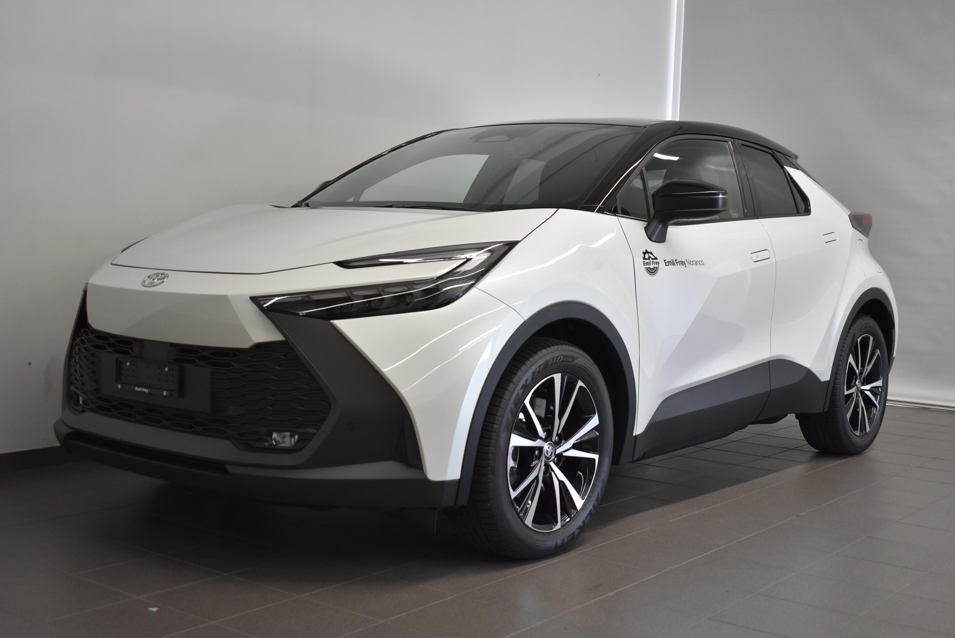 TOYOTA C-HR 2.0 PHEV Swiss Edition - Ruote invernali e Servizi inclusi-image-1