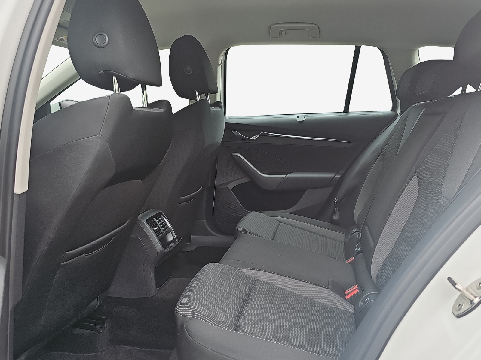 SKODA Octavia Combi 2.0 TDI DSG Ambition 4x4-image-10