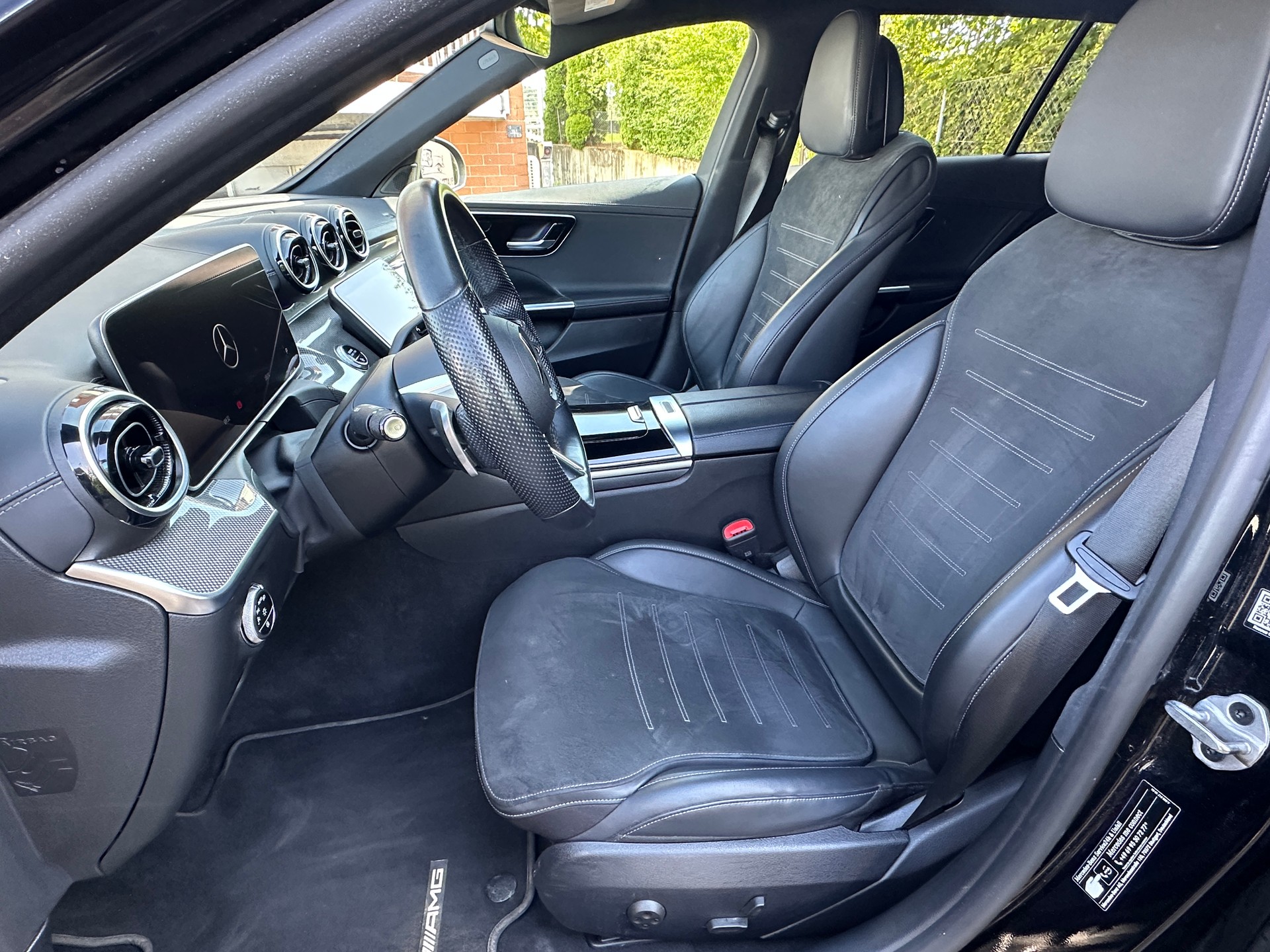 MERCEDES-BENZ C 200 d T AMG Line-image-5