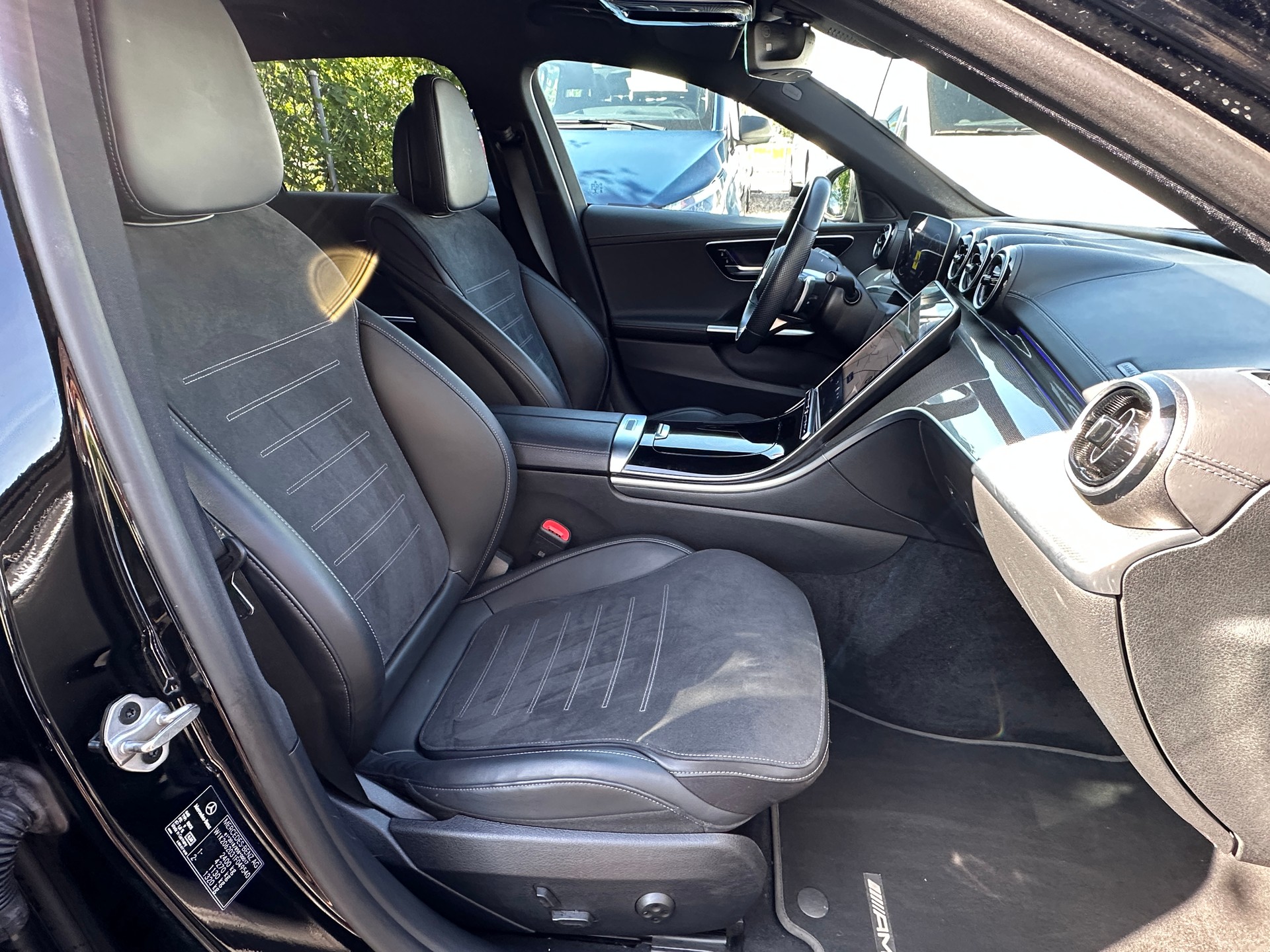 MERCEDES-BENZ C 200 d T AMG Line-image-12