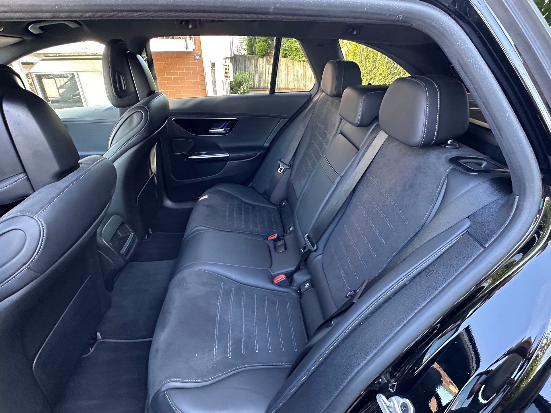 MERCEDES-BENZ C 200 d T AMG Line-image-7