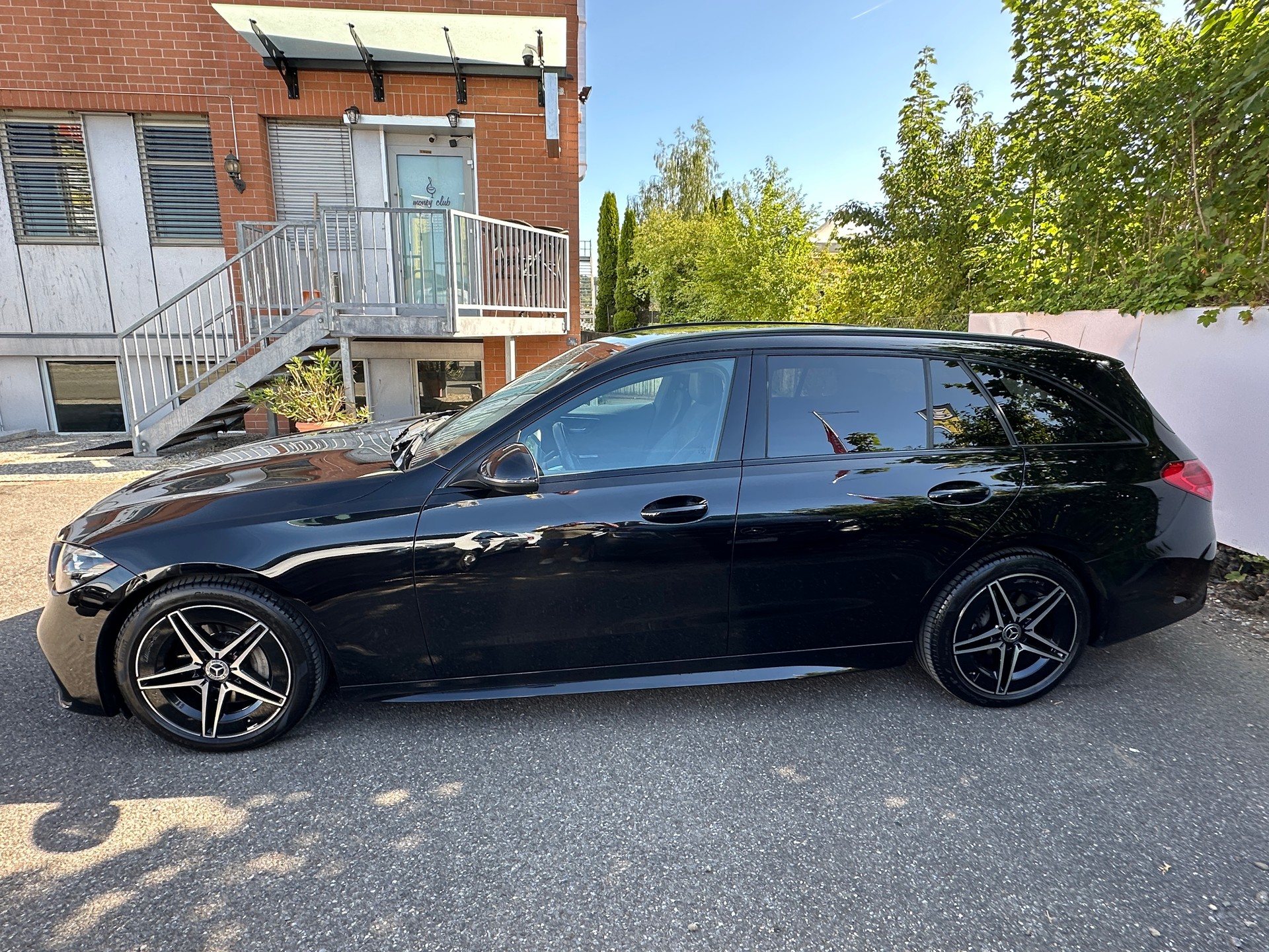 MERCEDES-BENZ C 200 d T AMG Line-image-4