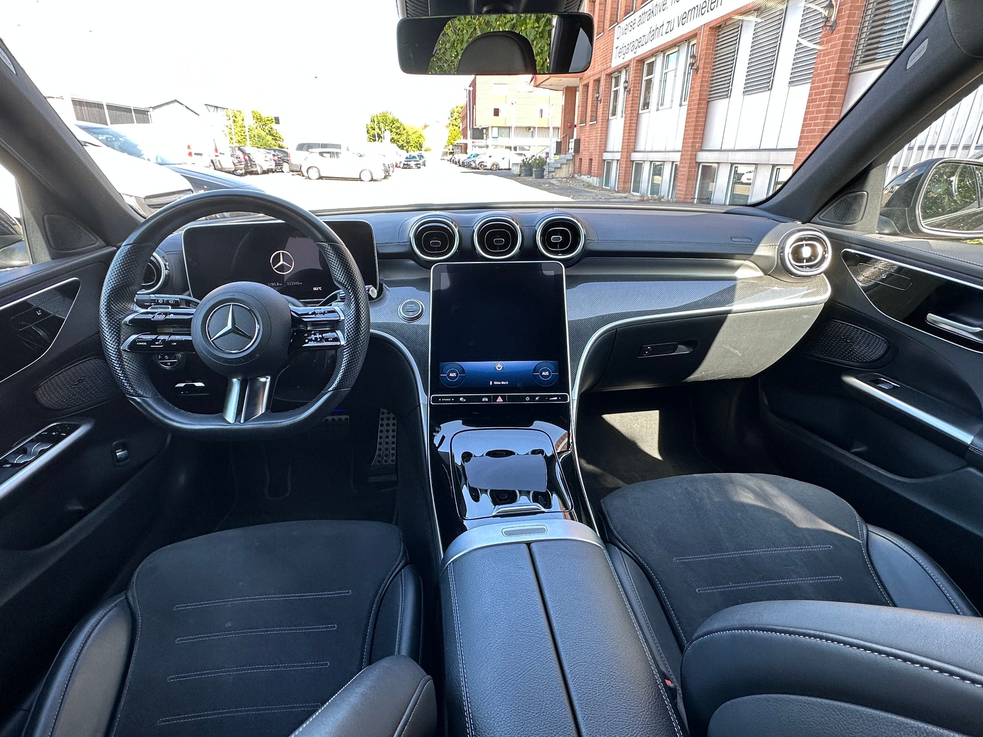 MERCEDES-BENZ C 200 d T AMG Line-image-6