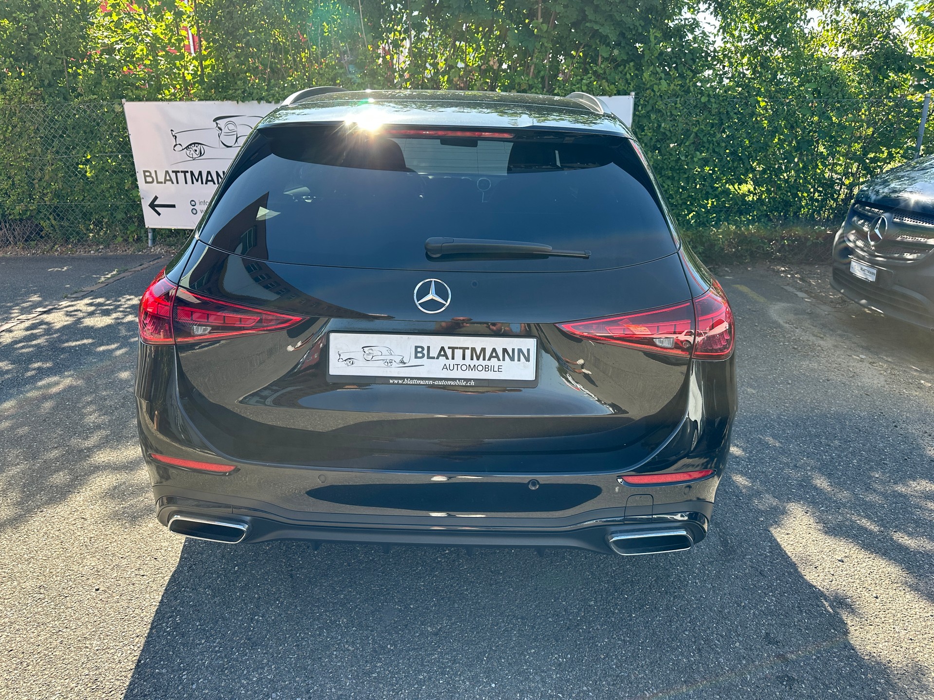 MERCEDES-BENZ C 200 d T AMG Line-image-15