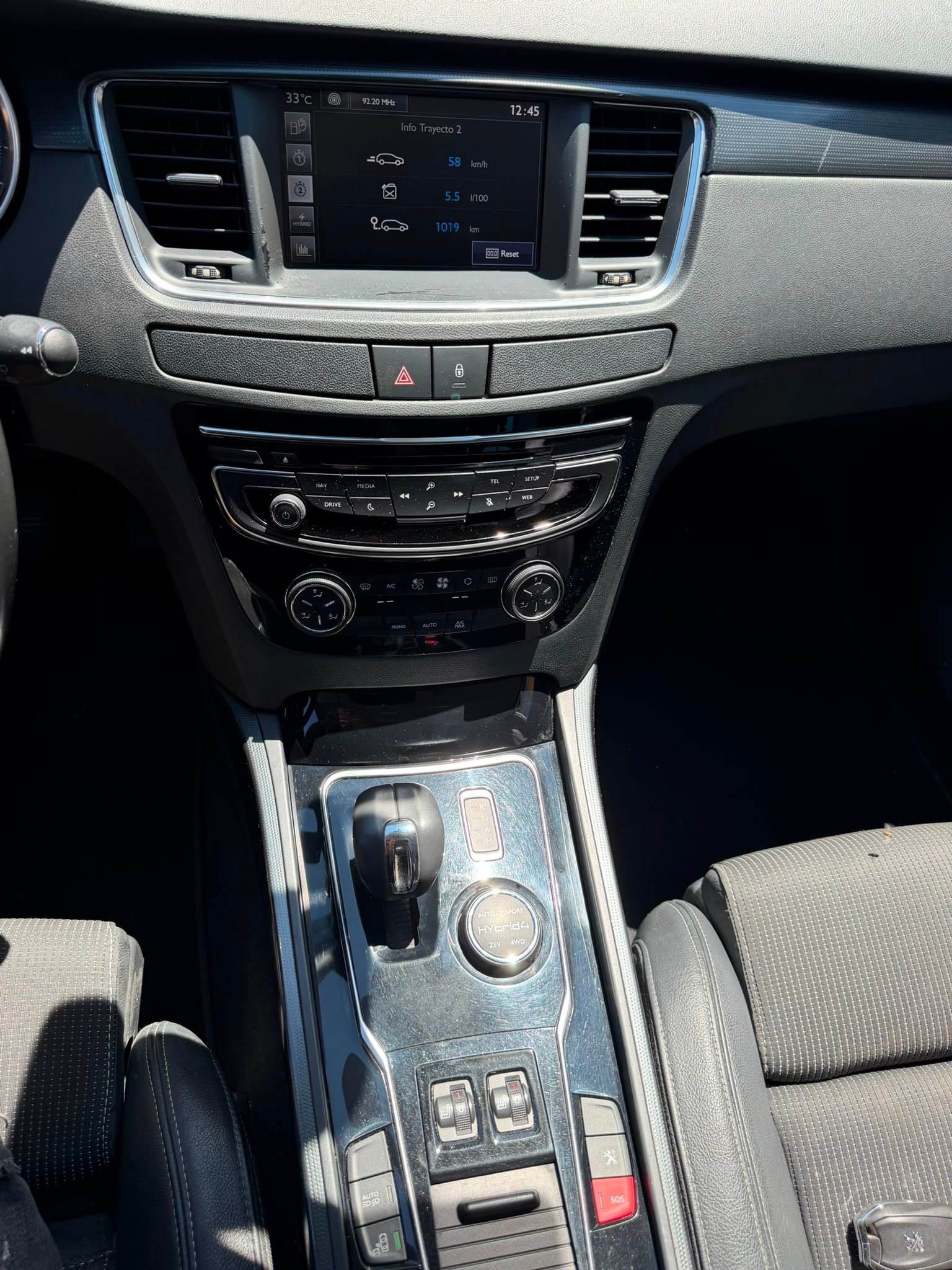 PEUGEOT 508 RXH 2.0 HDI Hybrid4 ETG6-image-13
