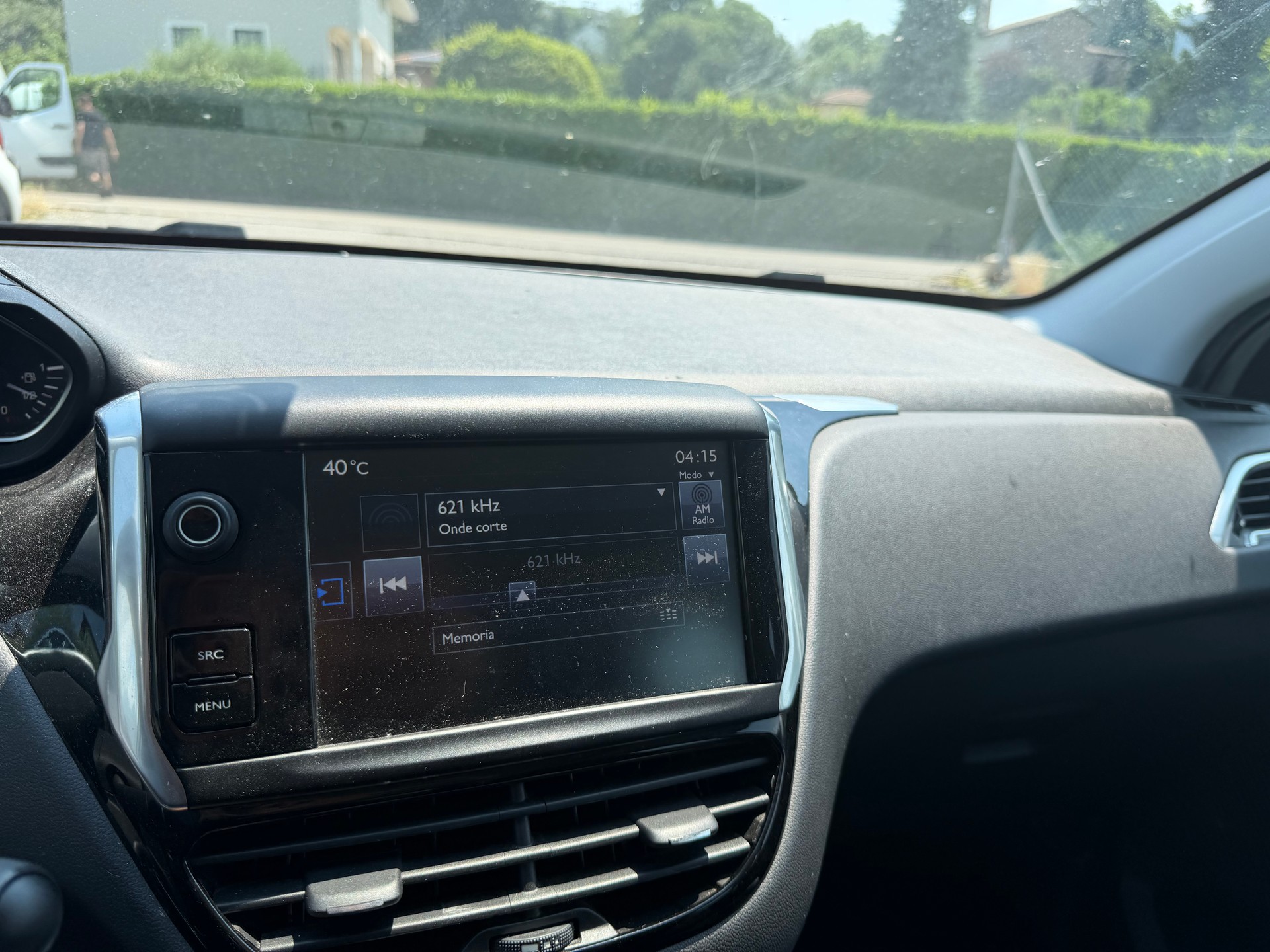PEUGEOT 208 1.2 THP Allure-image-8